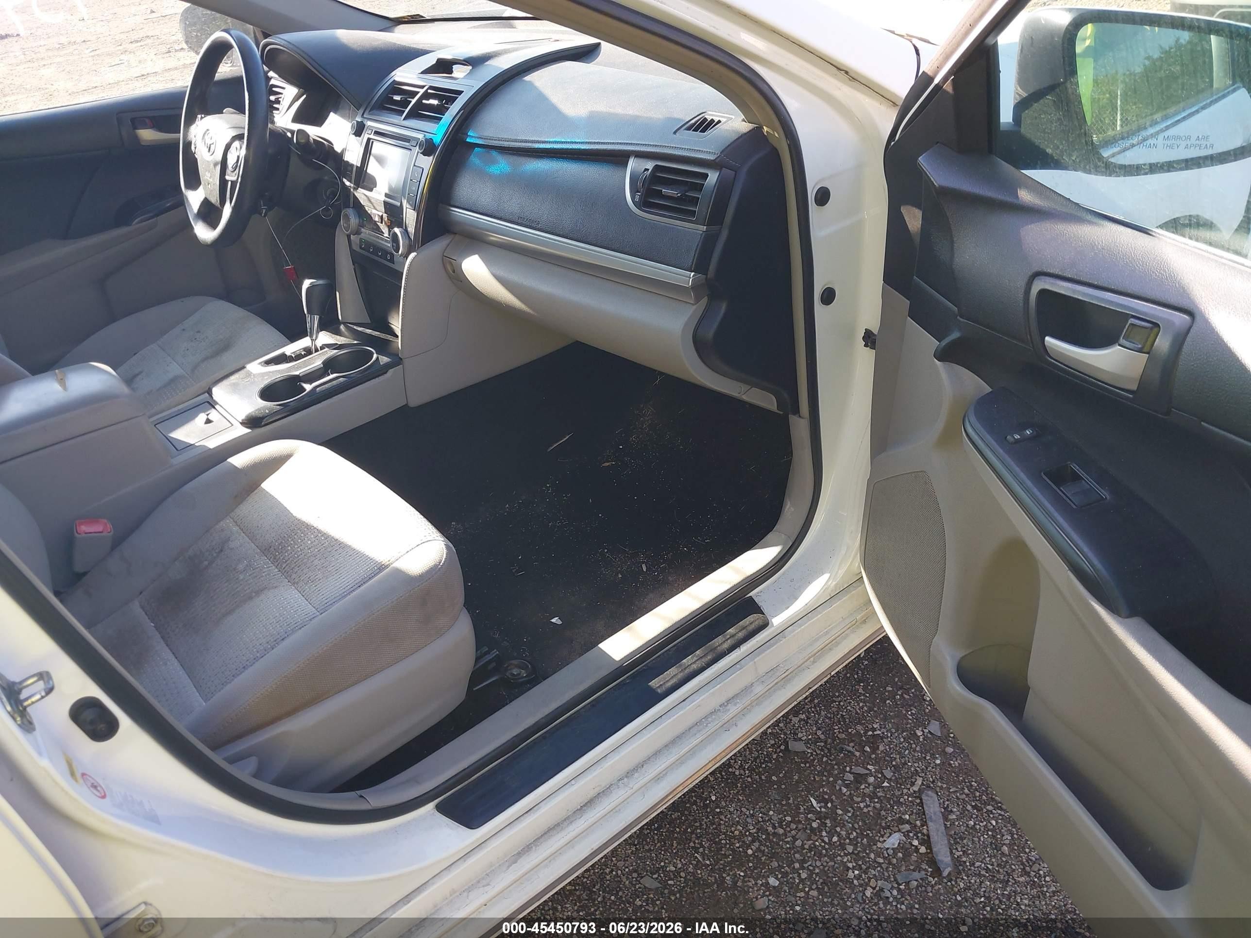 2013 Toyota Camry Le White vin: 4T1BF1FK9DU644404