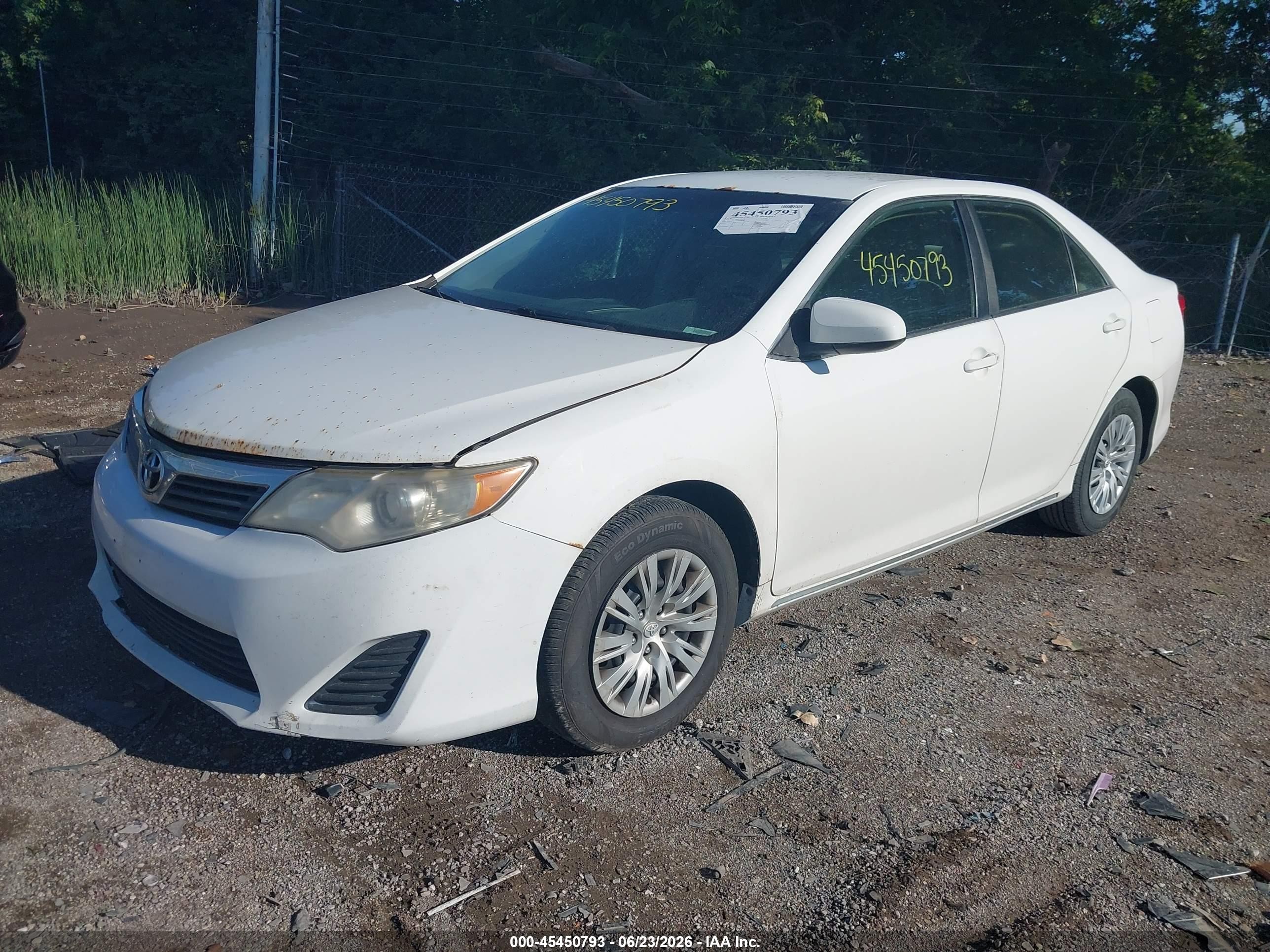 2013 Toyota Camry Le White vin: 4T1BF1FK9DU644404