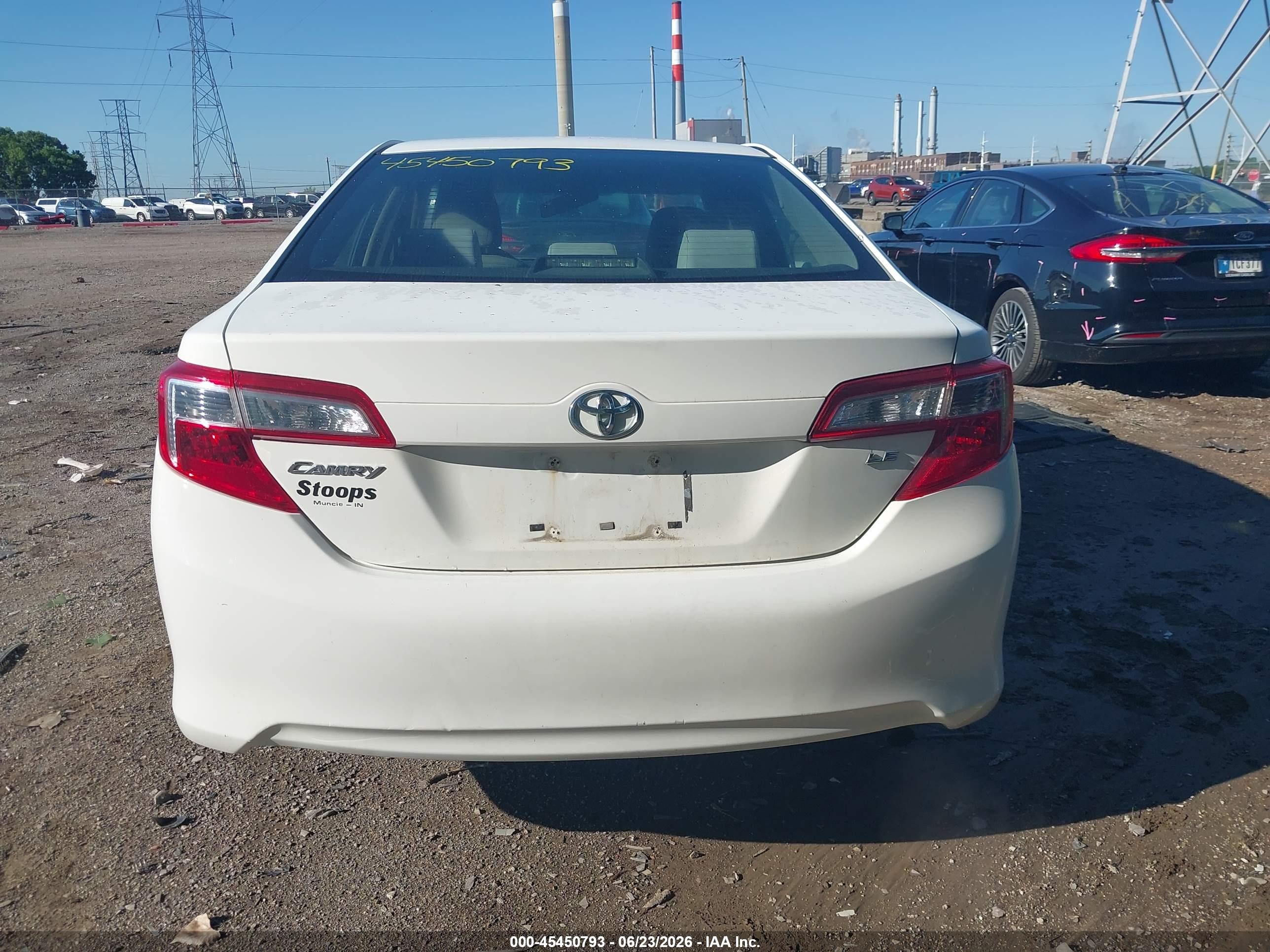 2013 Toyota Camry Le White vin: 4T1BF1FK9DU644404