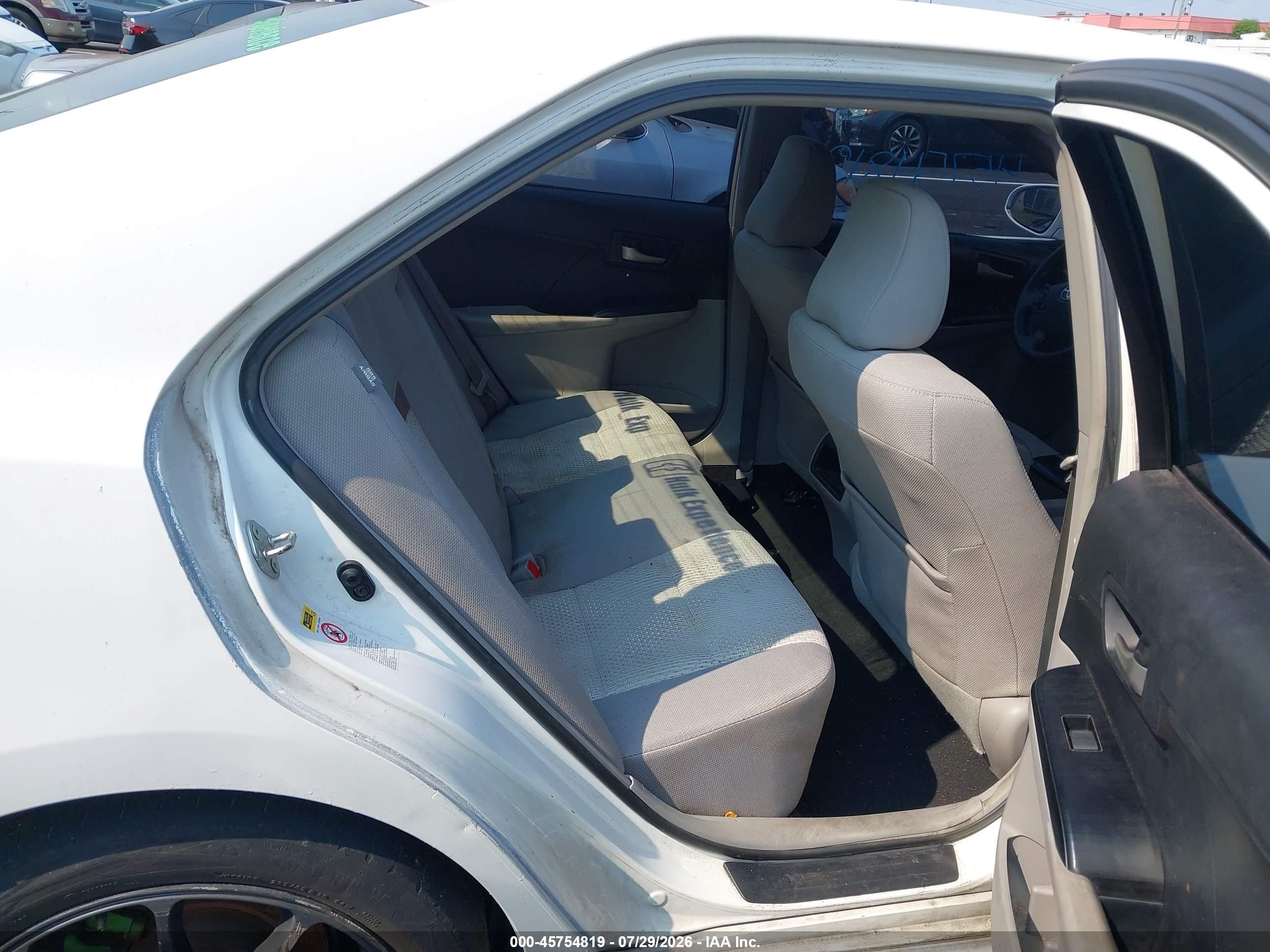2013 Toyota Camry Le White vin: 4T1BF1FK9DU649182