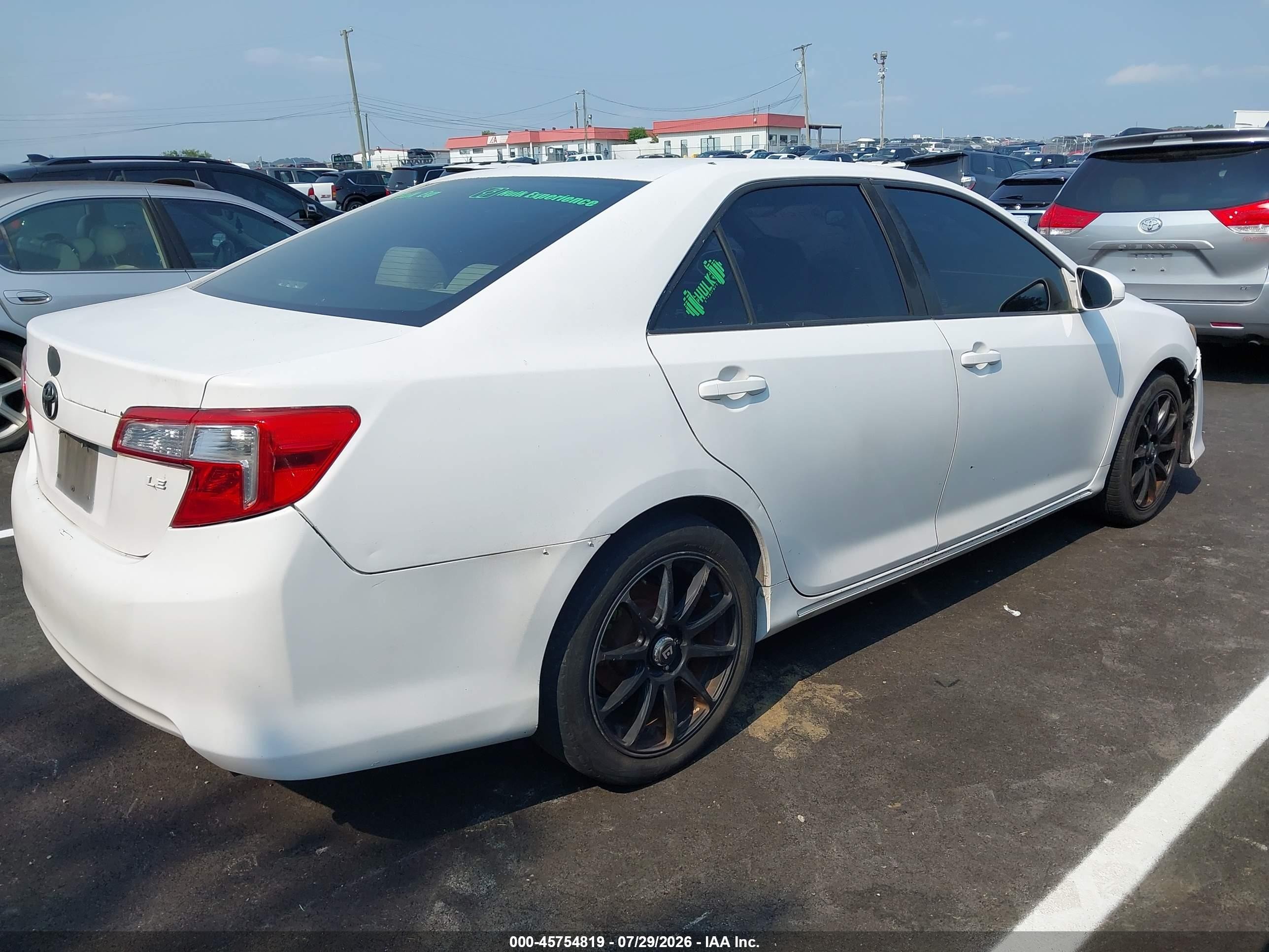 2013 Toyota Camry Le White vin: 4T1BF1FK9DU649182