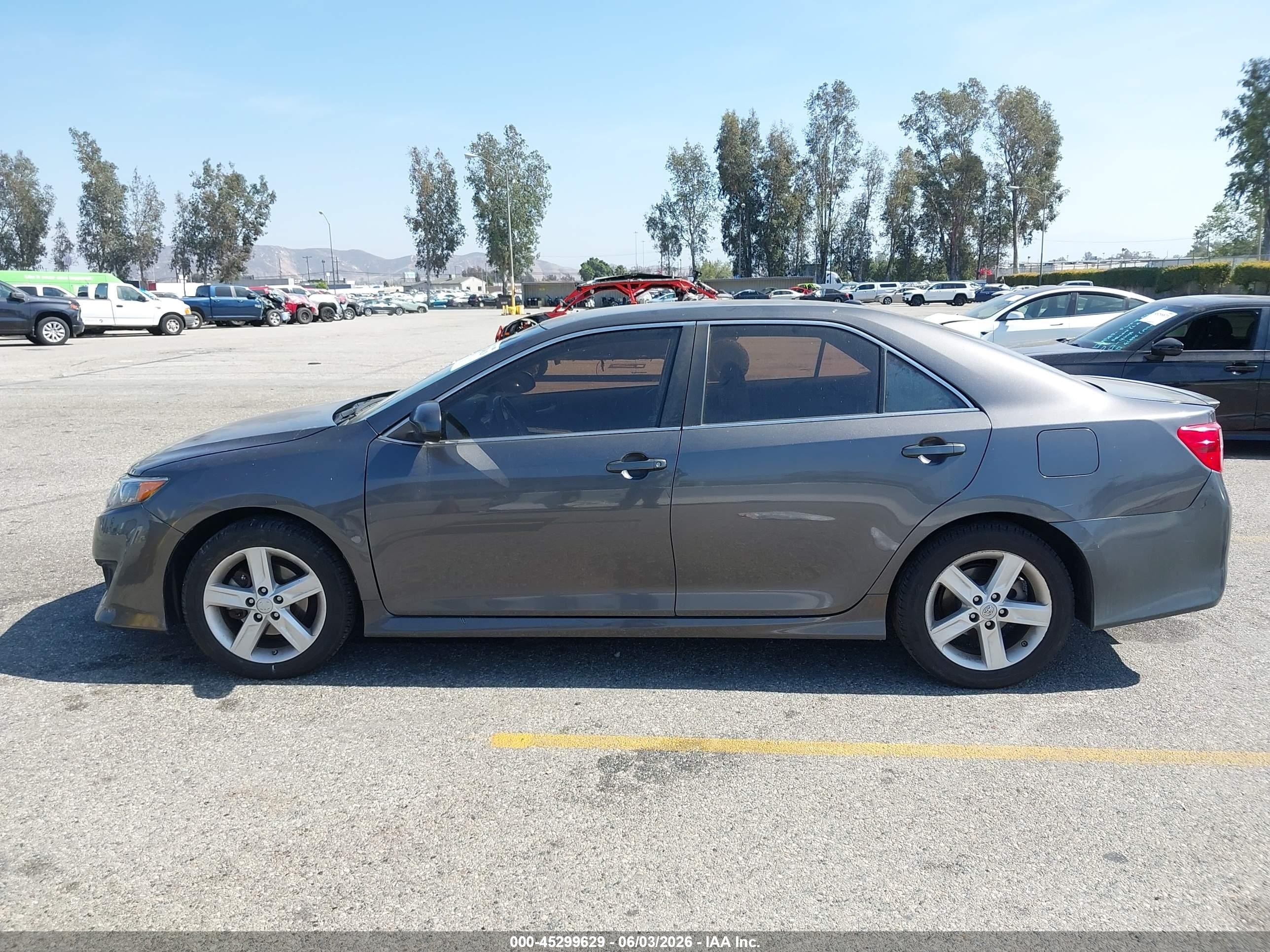 2013 Toyota Camry Se Серый vin: 4T1BF1FK9DU675412