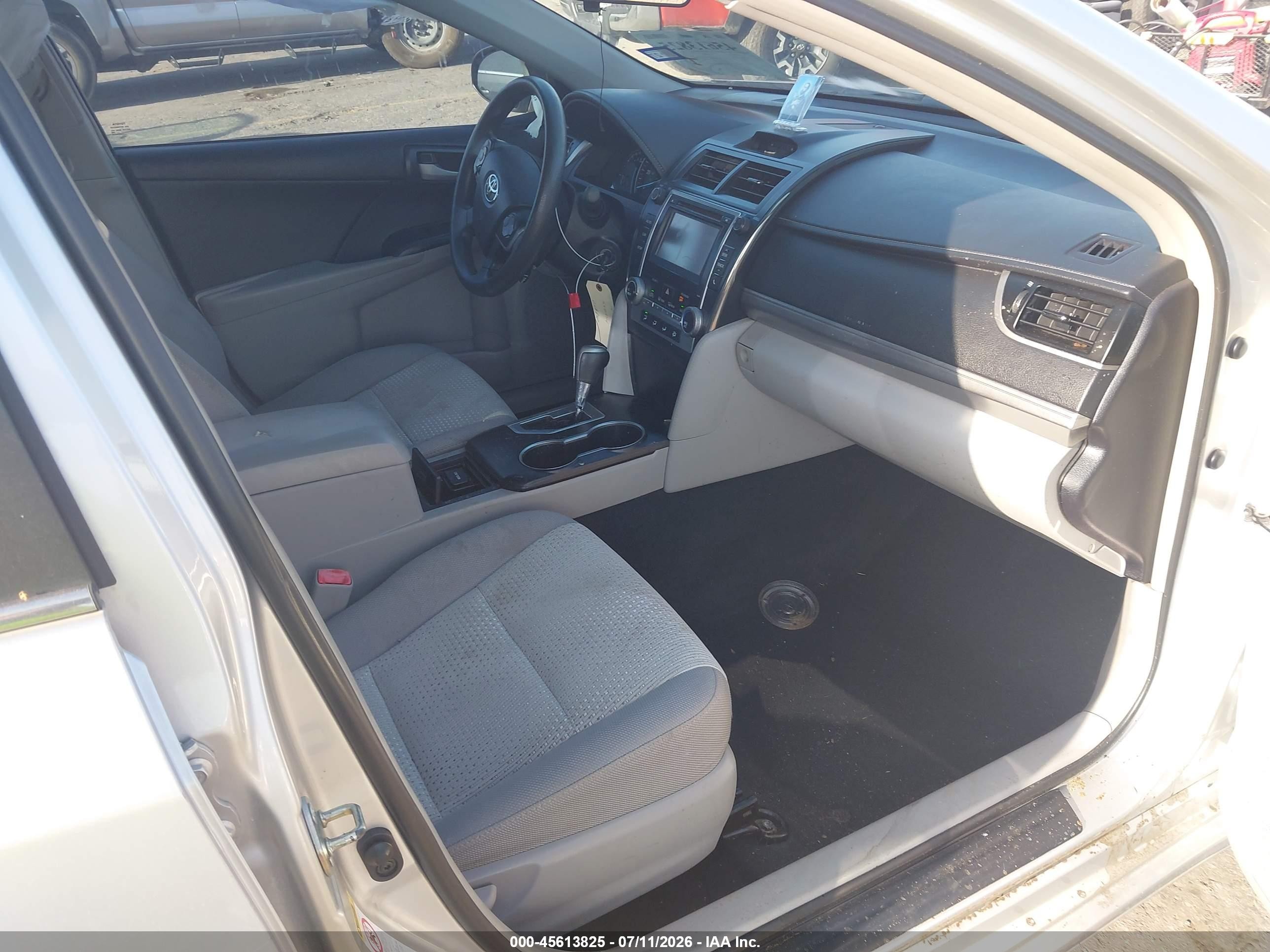 2014 Toyota Camry Le Silver vin: 4T1BF1FK9EU364760