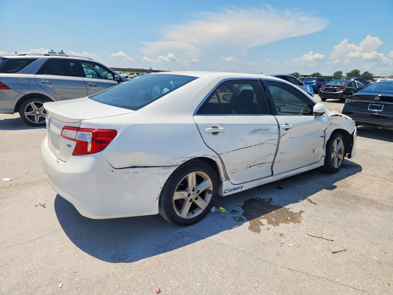 2014 Toyota Camry Se White vin: 4T1BF1FK9EU366671