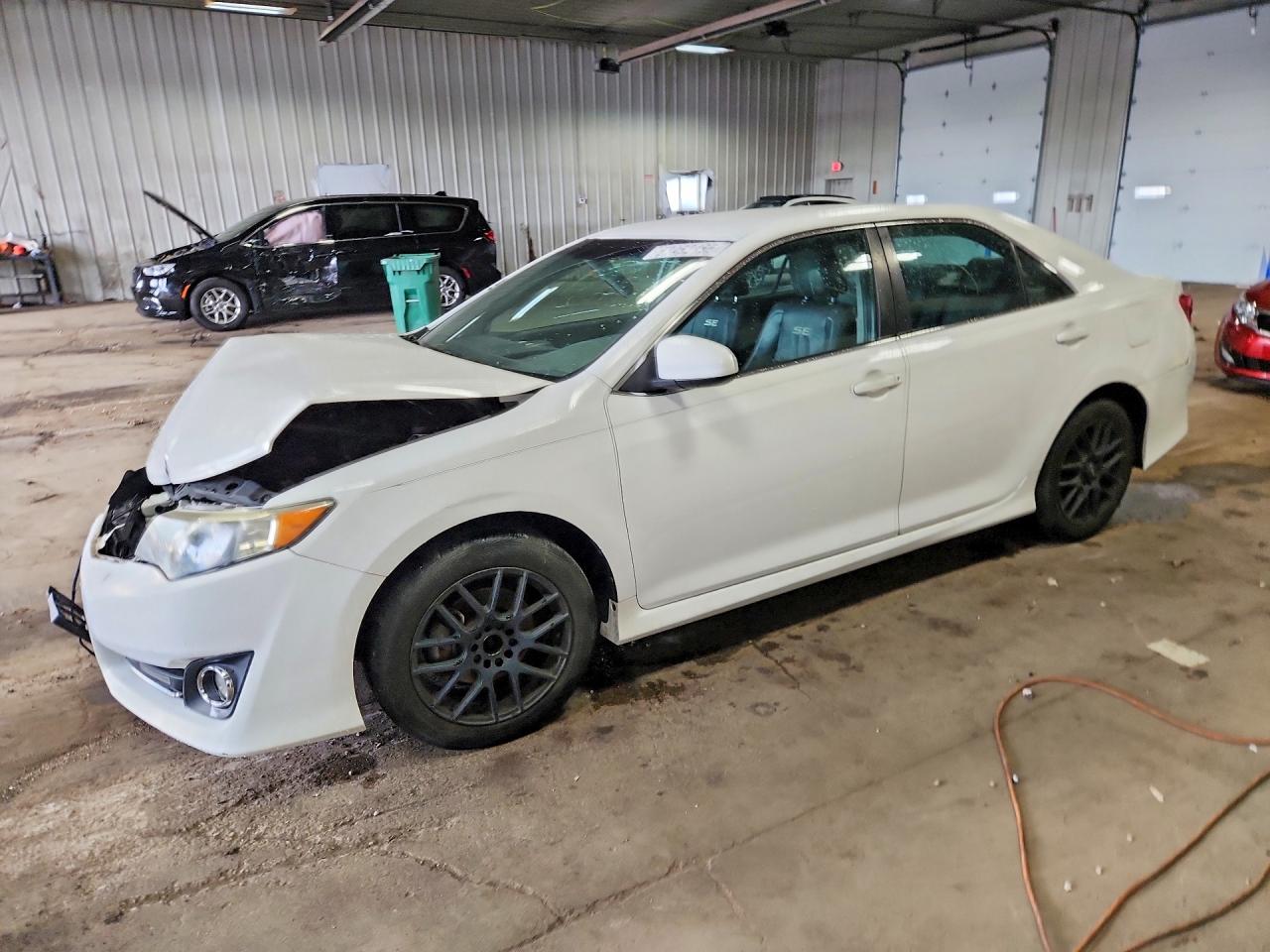 2014 Toyota Camry Se White vin: 4T1BF1FK9EU368176
