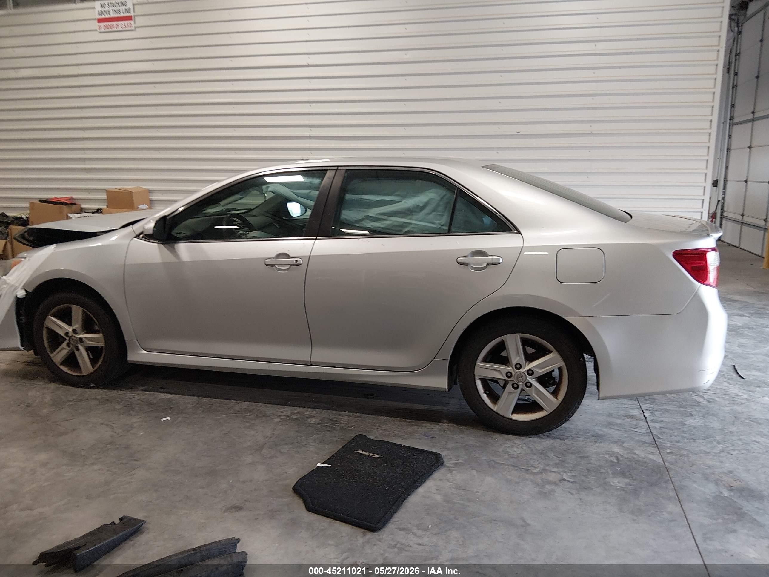 2014 Toyota Camry Se Серебряный vin: 4T1BF1FK9EU390260