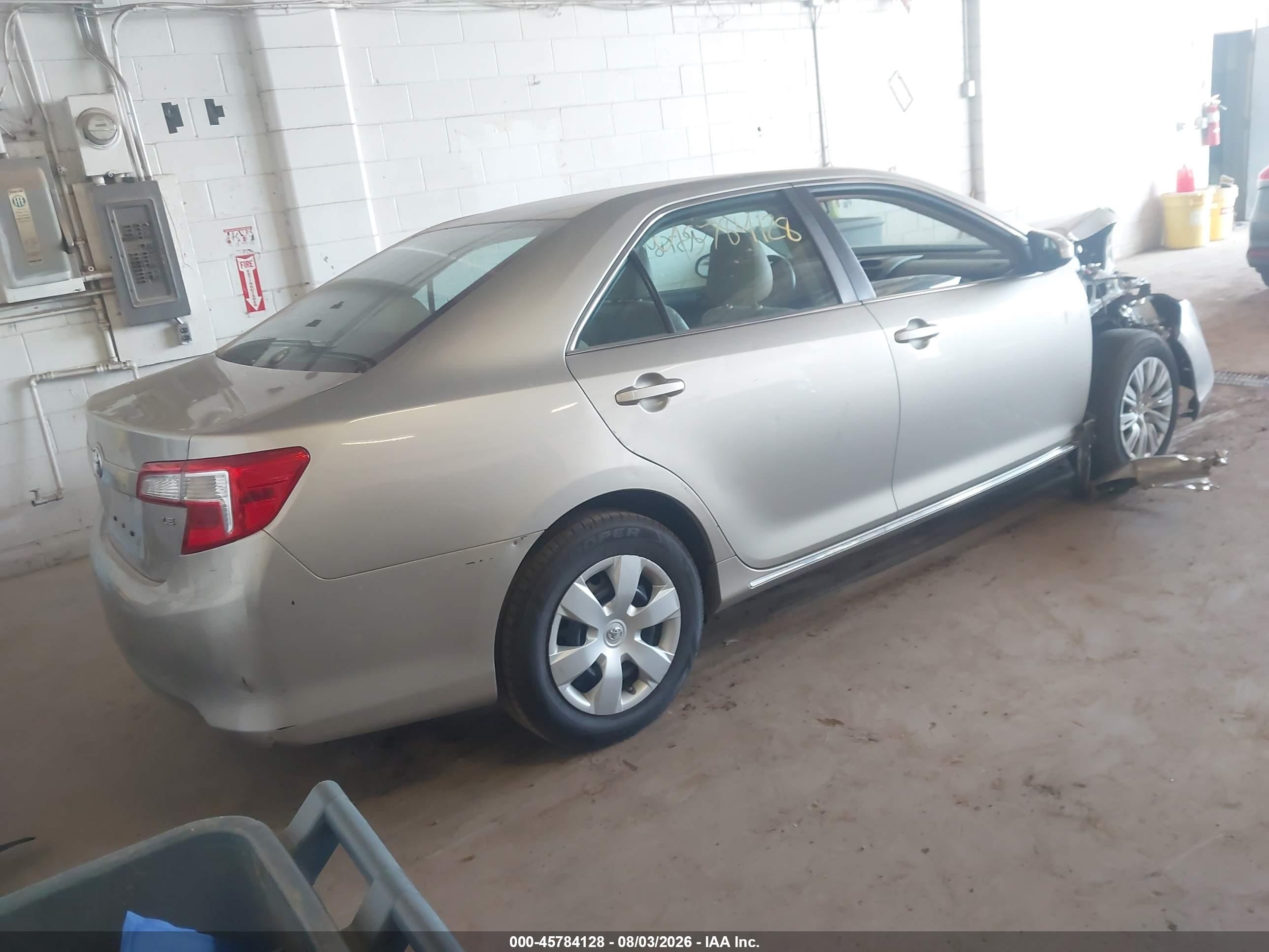 2014 Toyota Camry Le Tan vin: 4T1BF1FK9EU399962