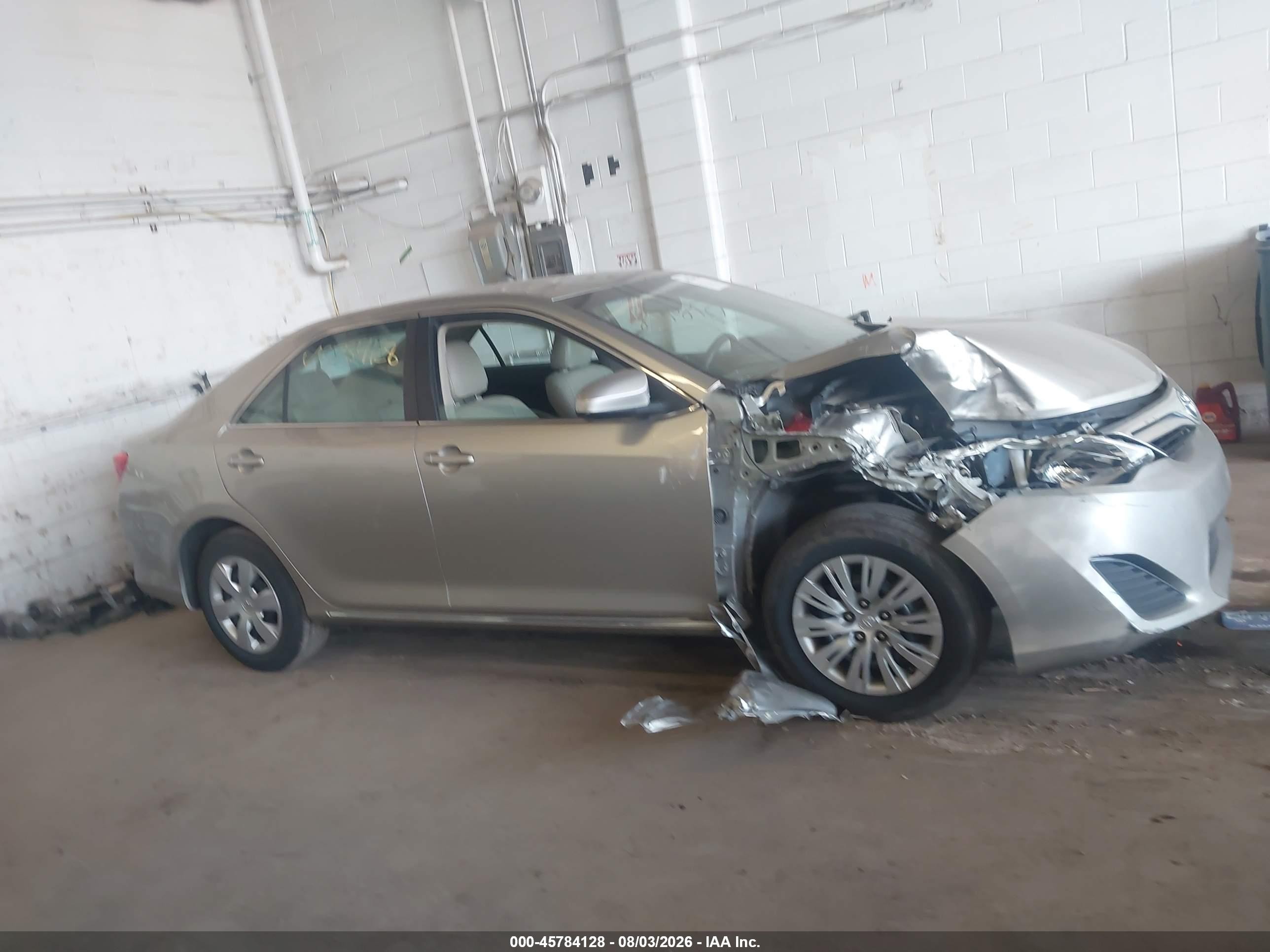 2014 Toyota Camry Le Tan vin: 4T1BF1FK9EU399962