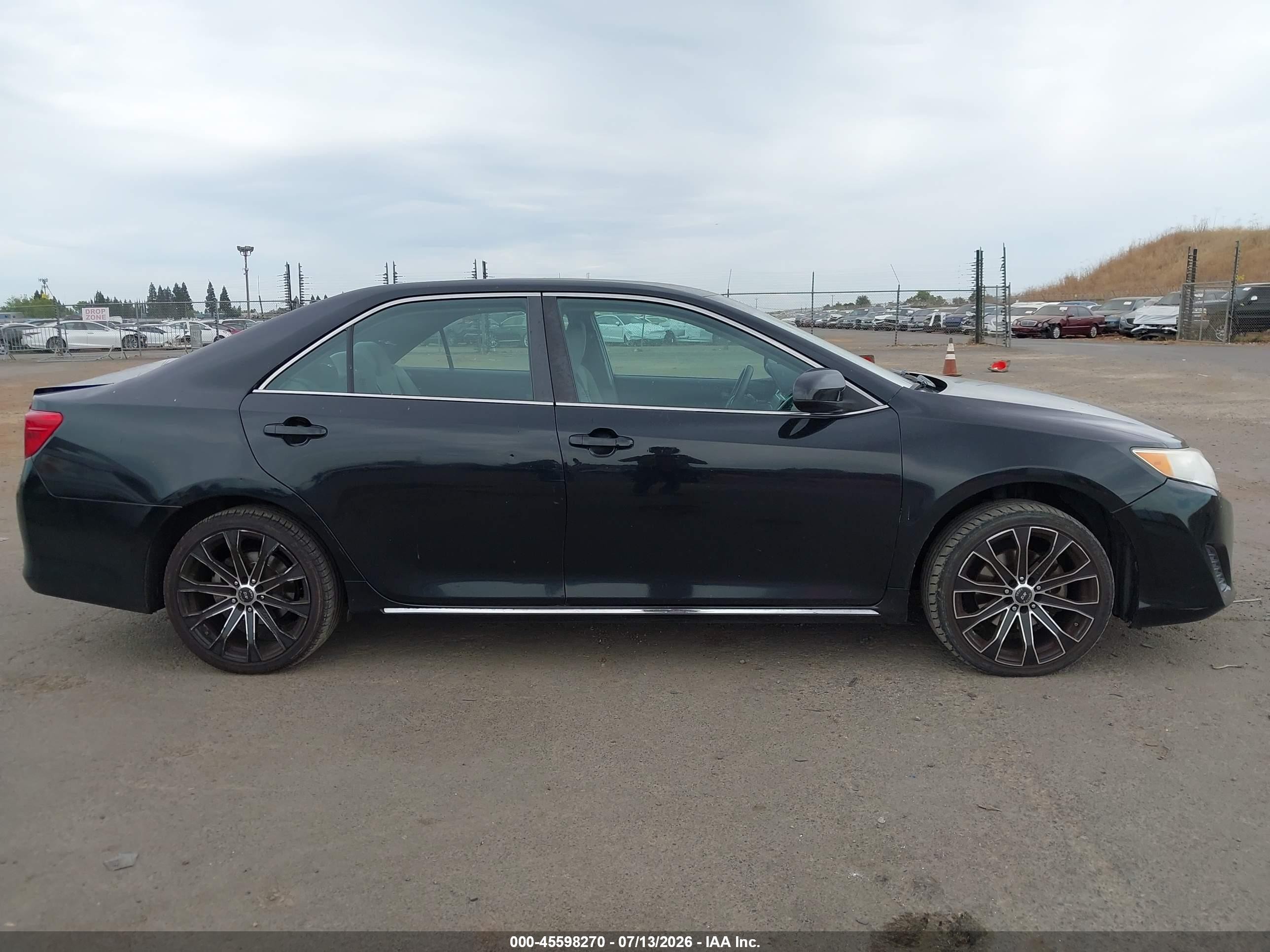 2014 Toyota Camry Le Black vin: 4T1BF1FK9EU414931