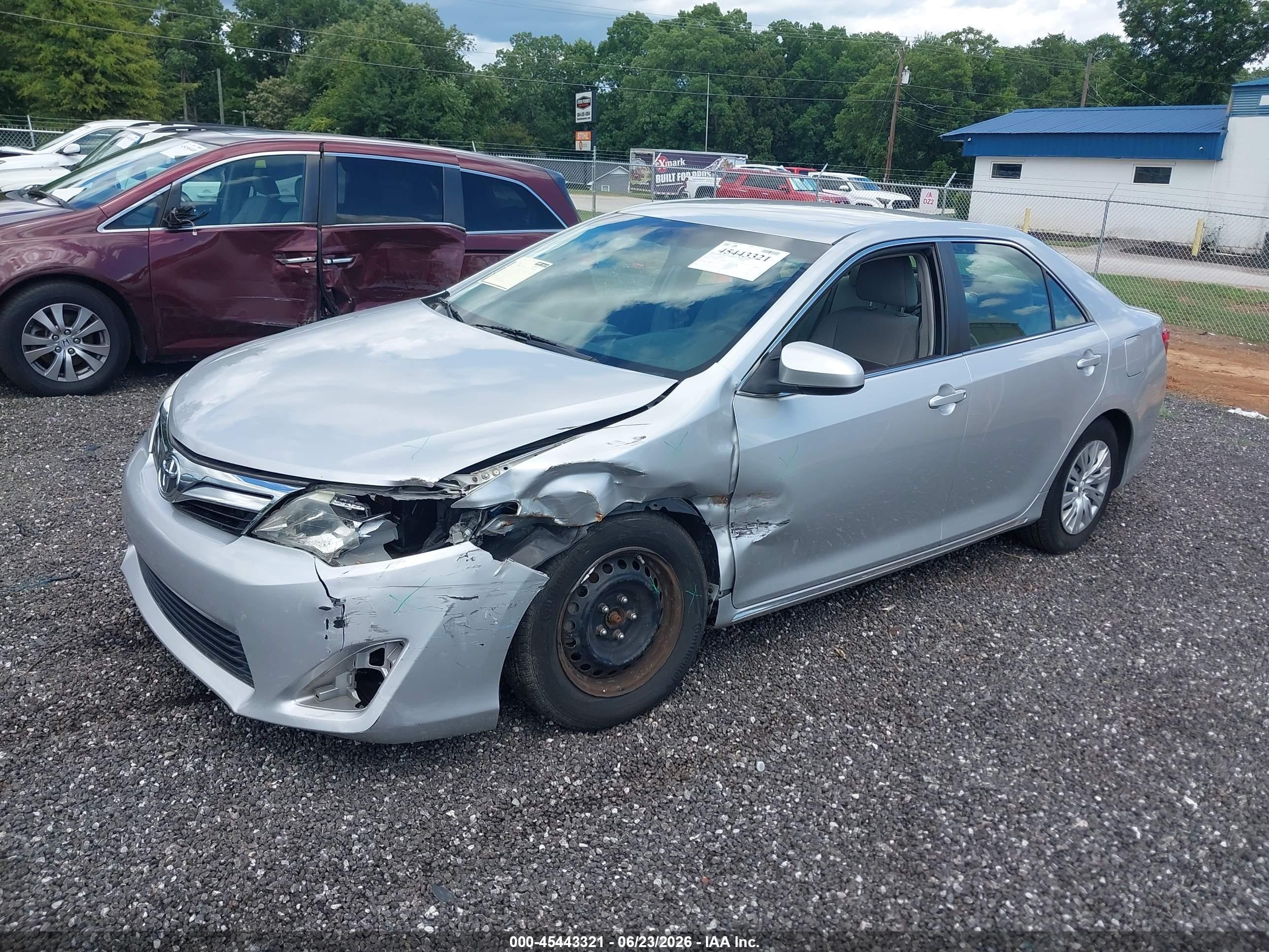 2014 Toyota Camry Le Silver vin: 4T1BF1FK9EU424231
