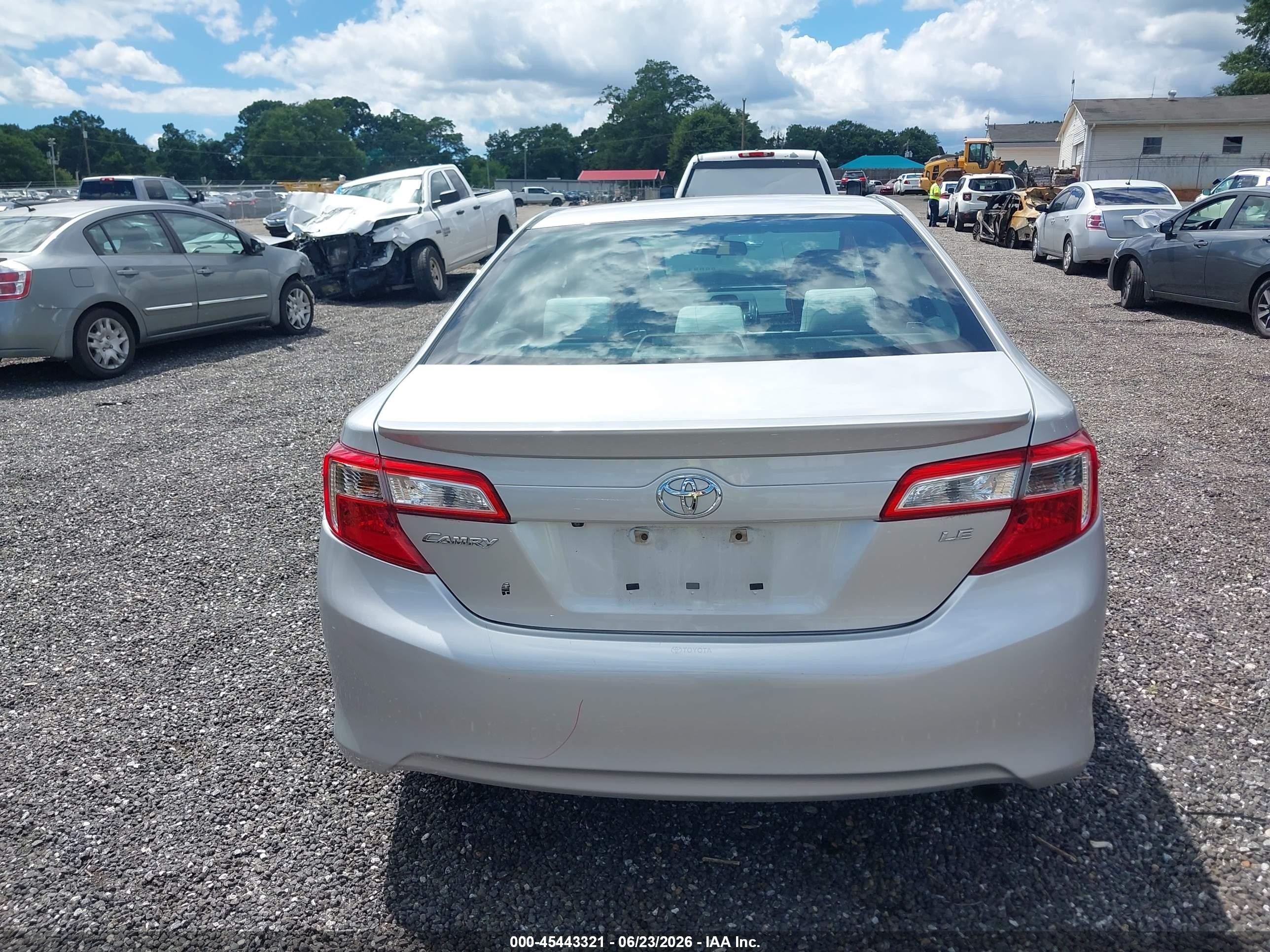 2014 Toyota Camry Le Silver vin: 4T1BF1FK9EU424231