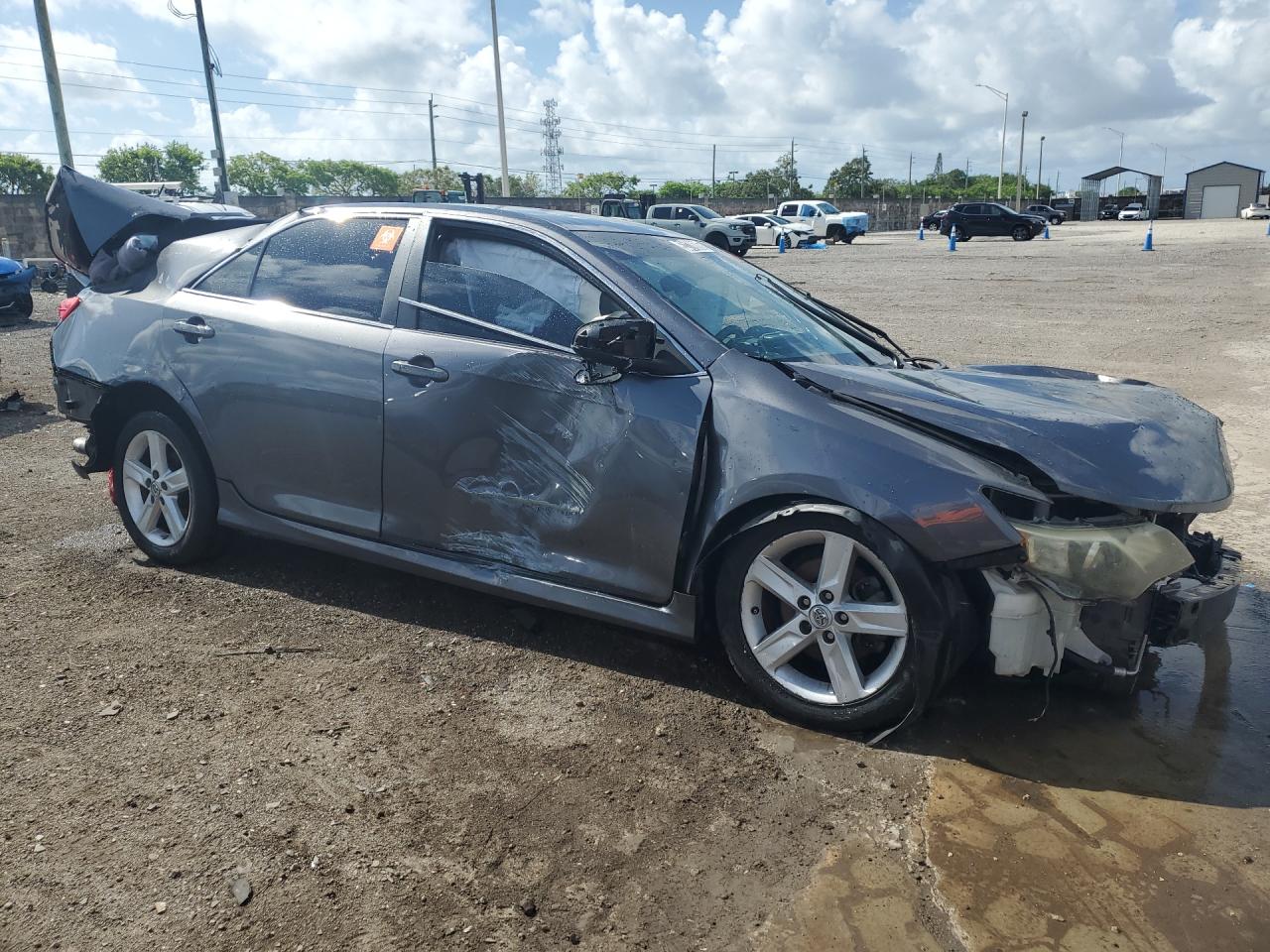 2014 Toyota Camry Se Gray vin: 4T1BF1FK9EU440462 Damage: Right Rocker Panel Molding, Dent(S) W/ Paint Dmg, Replacement Required