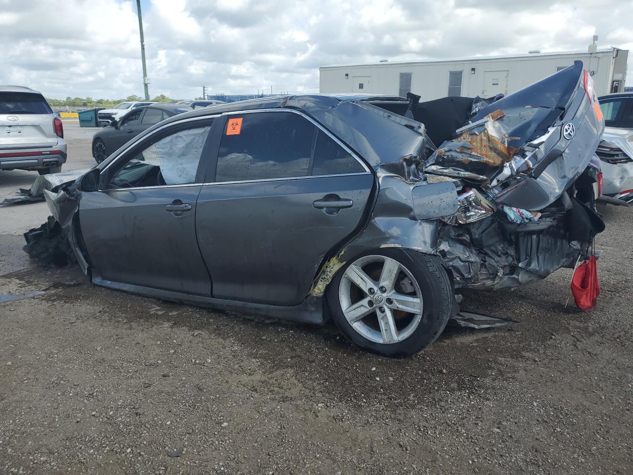 2014 Toyota Camry Se Gray vin: 4T1BF1FK9EU440462 Damage: Left Rear Door, Dent(S) W/ Paint Dmg, 7 To 8 Inches