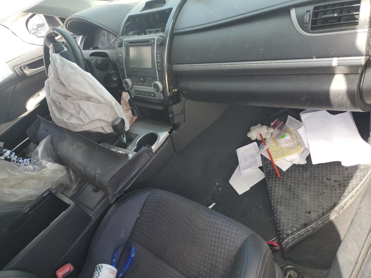 2014 Toyota Camry Se Gray vin: 4T1BF1FK9EU440462 Damage: Left Center Vent Register, Missing, Replacement Required