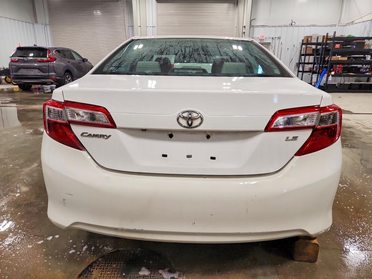 2014 Toyota Camry Le White vin: 4T1BF1FK9EU442583