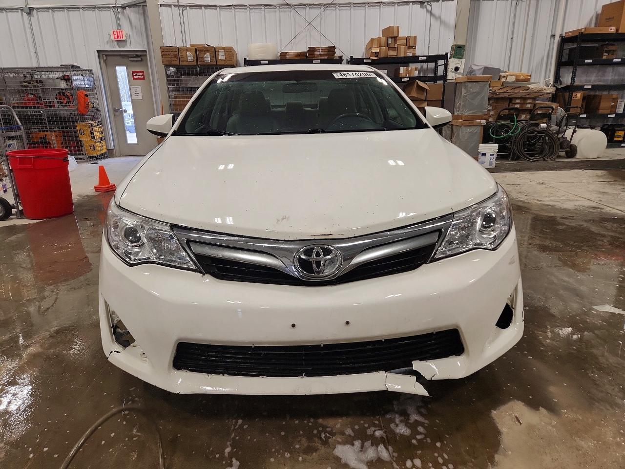 2014 Toyota Camry Le White vin: 4T1BF1FK9EU442583