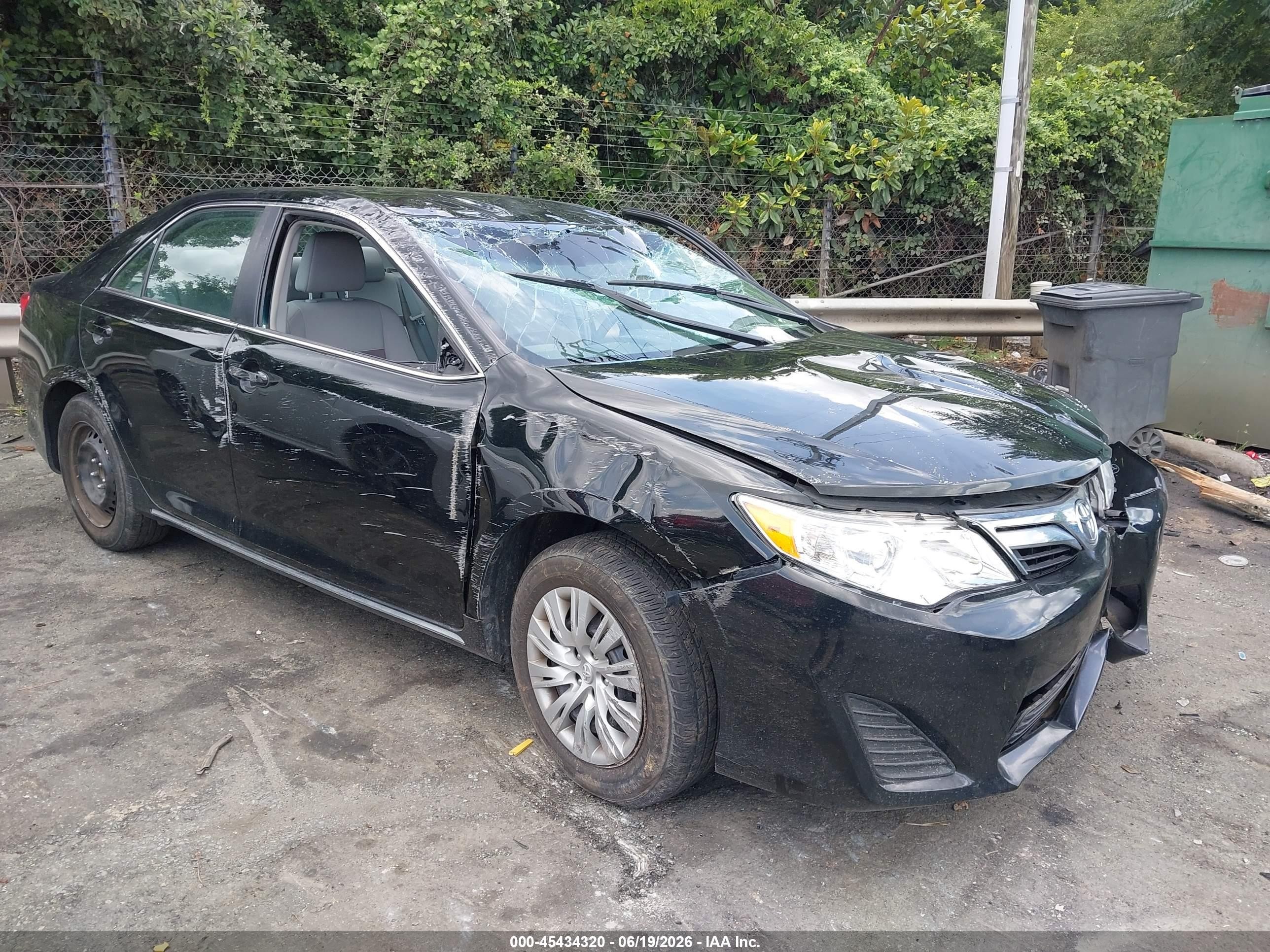 2014 Toyota Camry Le Black vin: 4T1BF1FK9EU466091