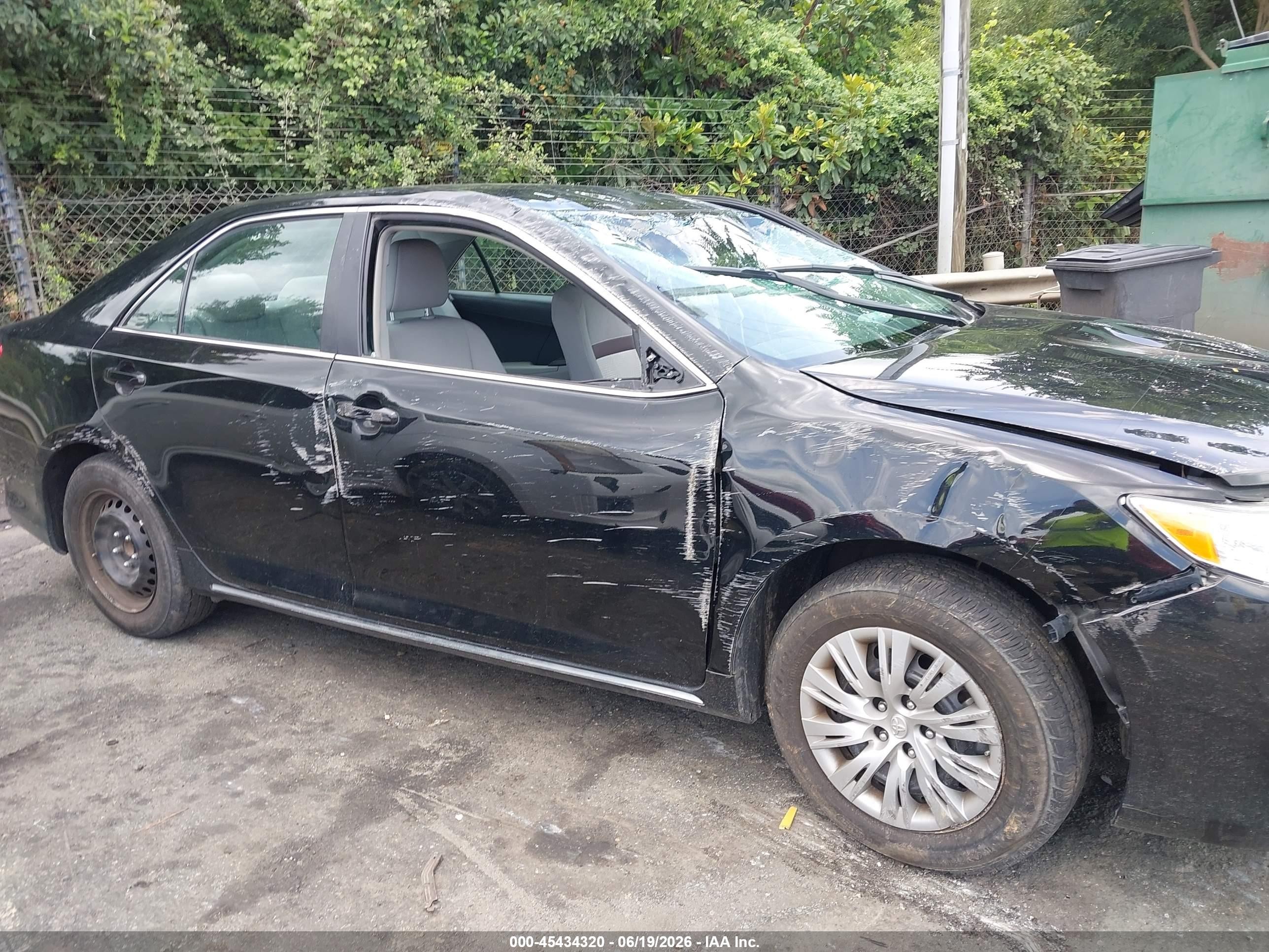 2014 Toyota Camry Le Black vin: 4T1BF1FK9EU466091