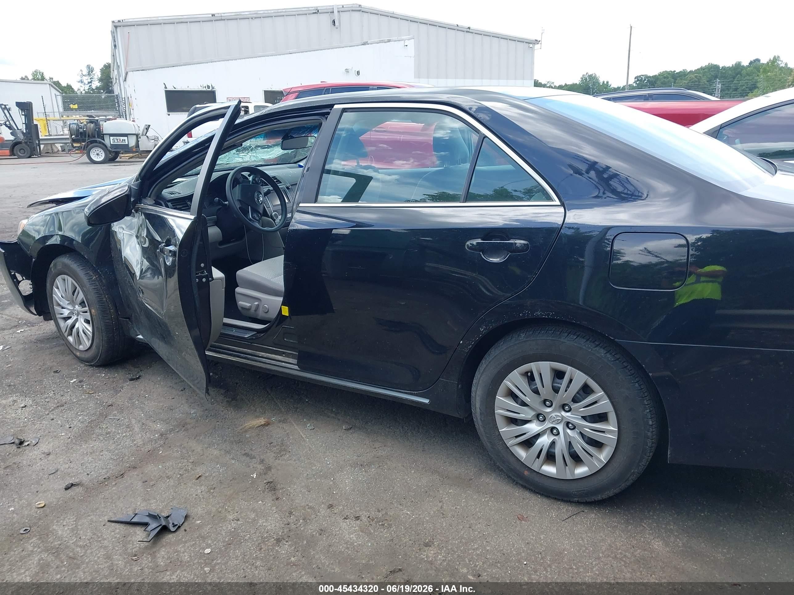 2014 Toyota Camry Le Black vin: 4T1BF1FK9EU466091