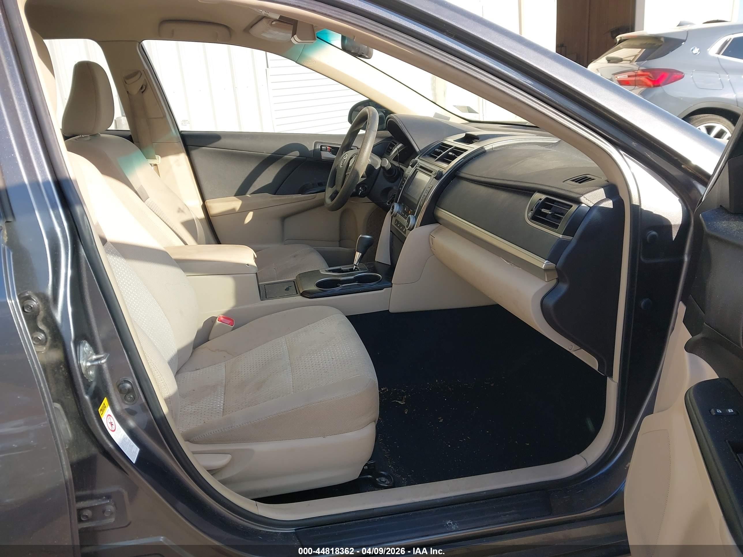 2014 Toyota Camry Le Серый vin: 4T1BF1FK9EU469394