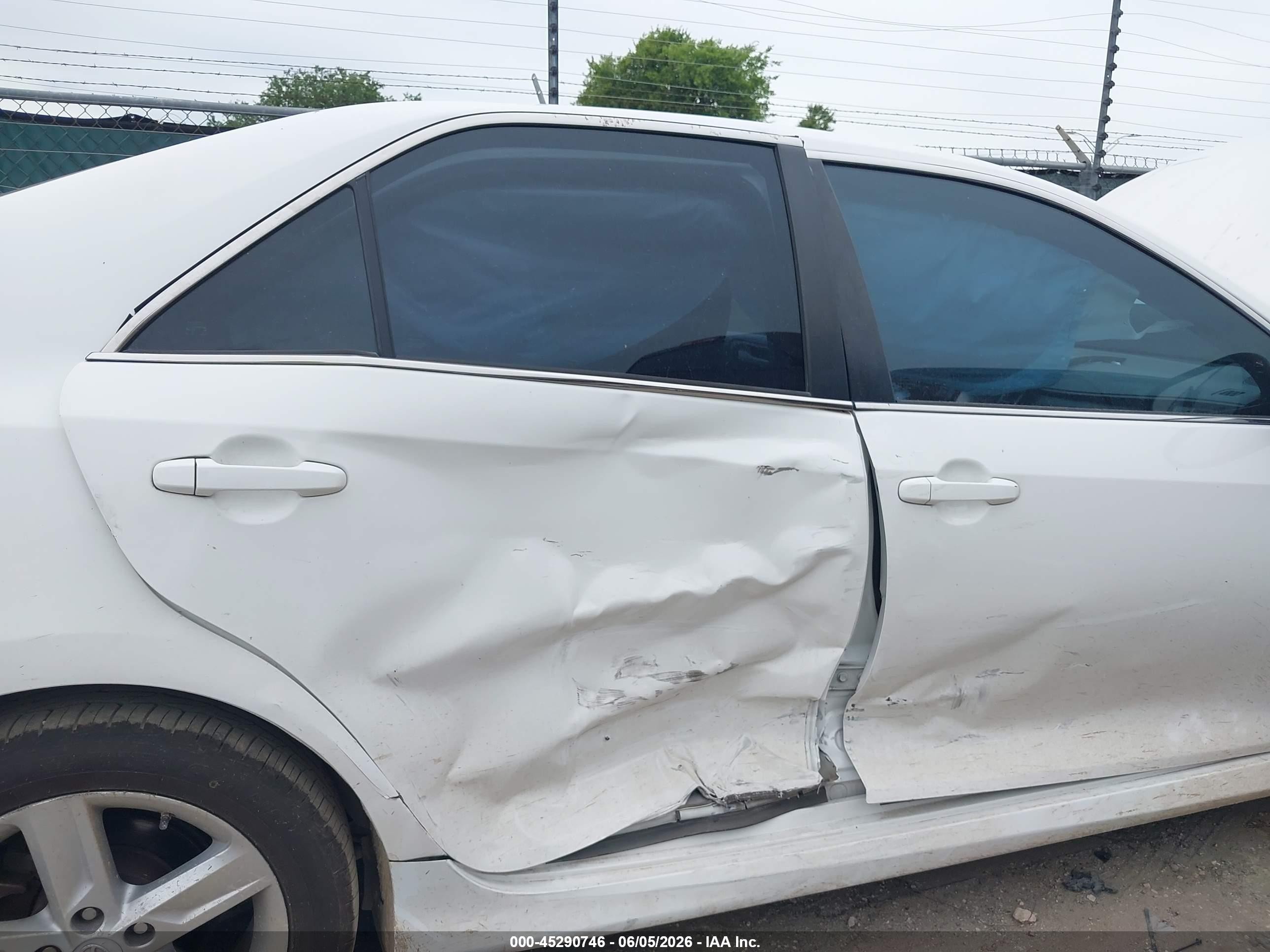 2014 Toyota Camry Se White vin: 4T1BF1FK9EU729373