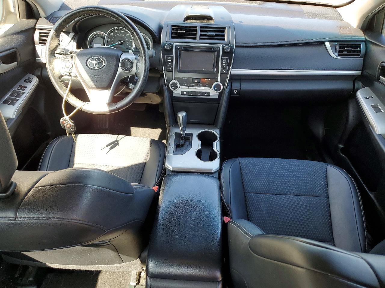 2014 Toyota Camry Se White vin: 4T1BF1FK9EU801401