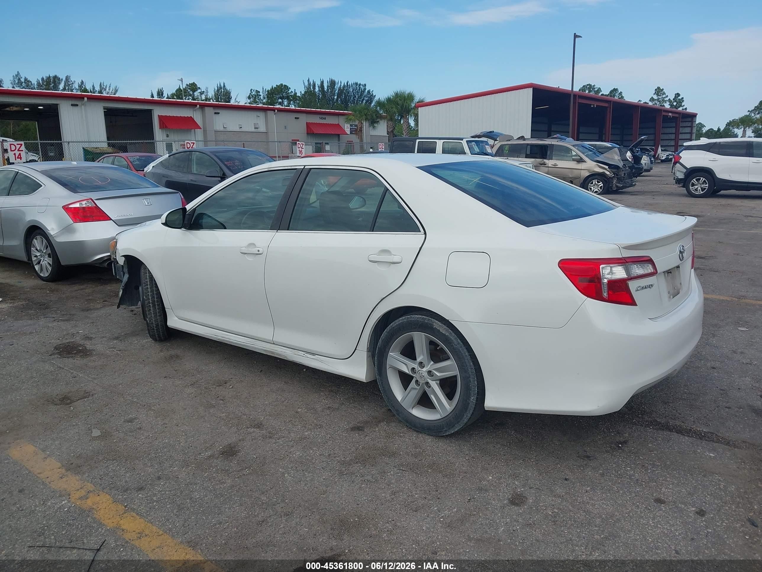 2014 Toyota Camry Se White vin: 4T1BF1FK9EU806291