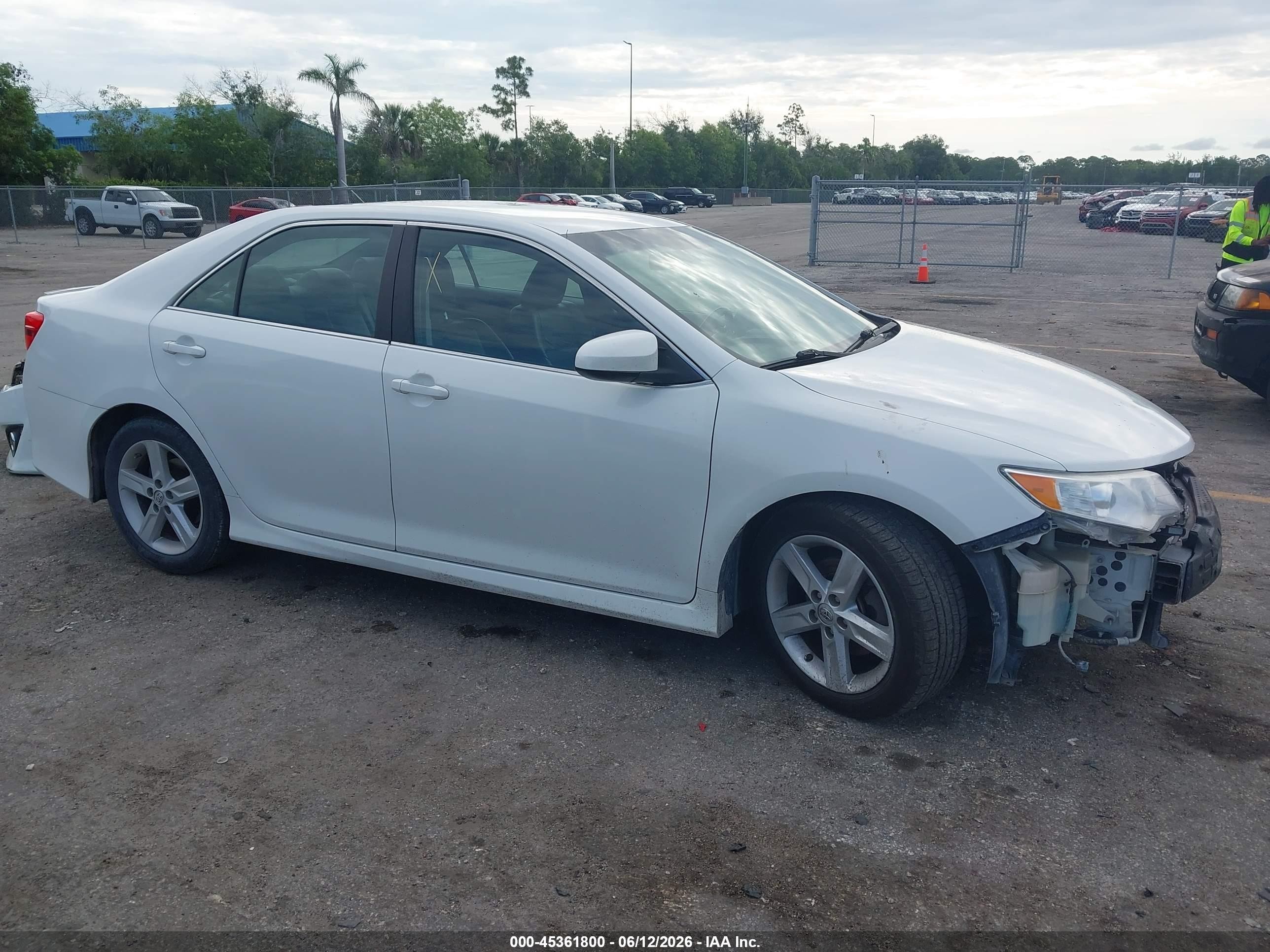 2014 Toyota Camry Se White vin: 4T1BF1FK9EU806291