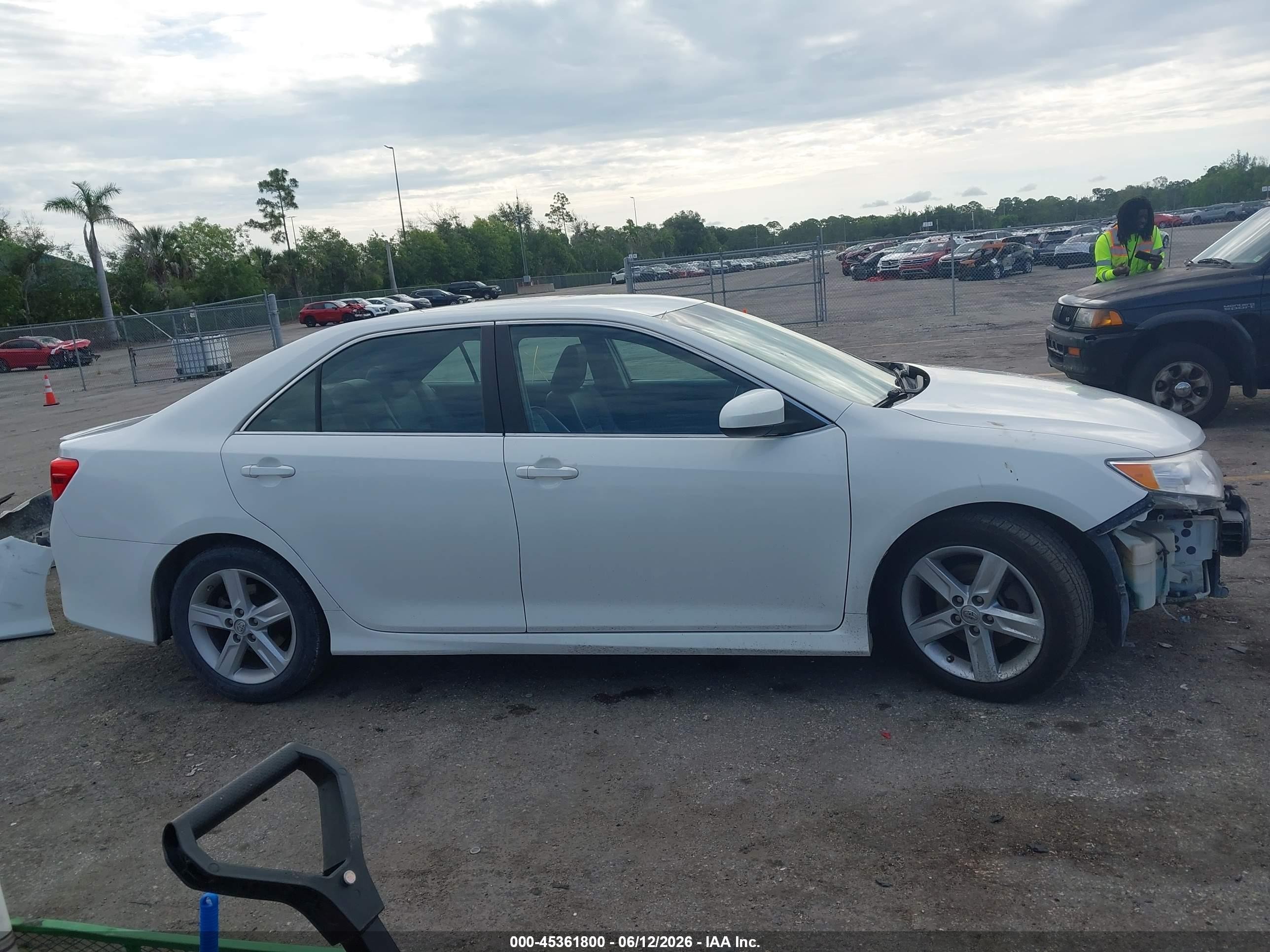 2014 Toyota Camry Se White vin: 4T1BF1FK9EU806291