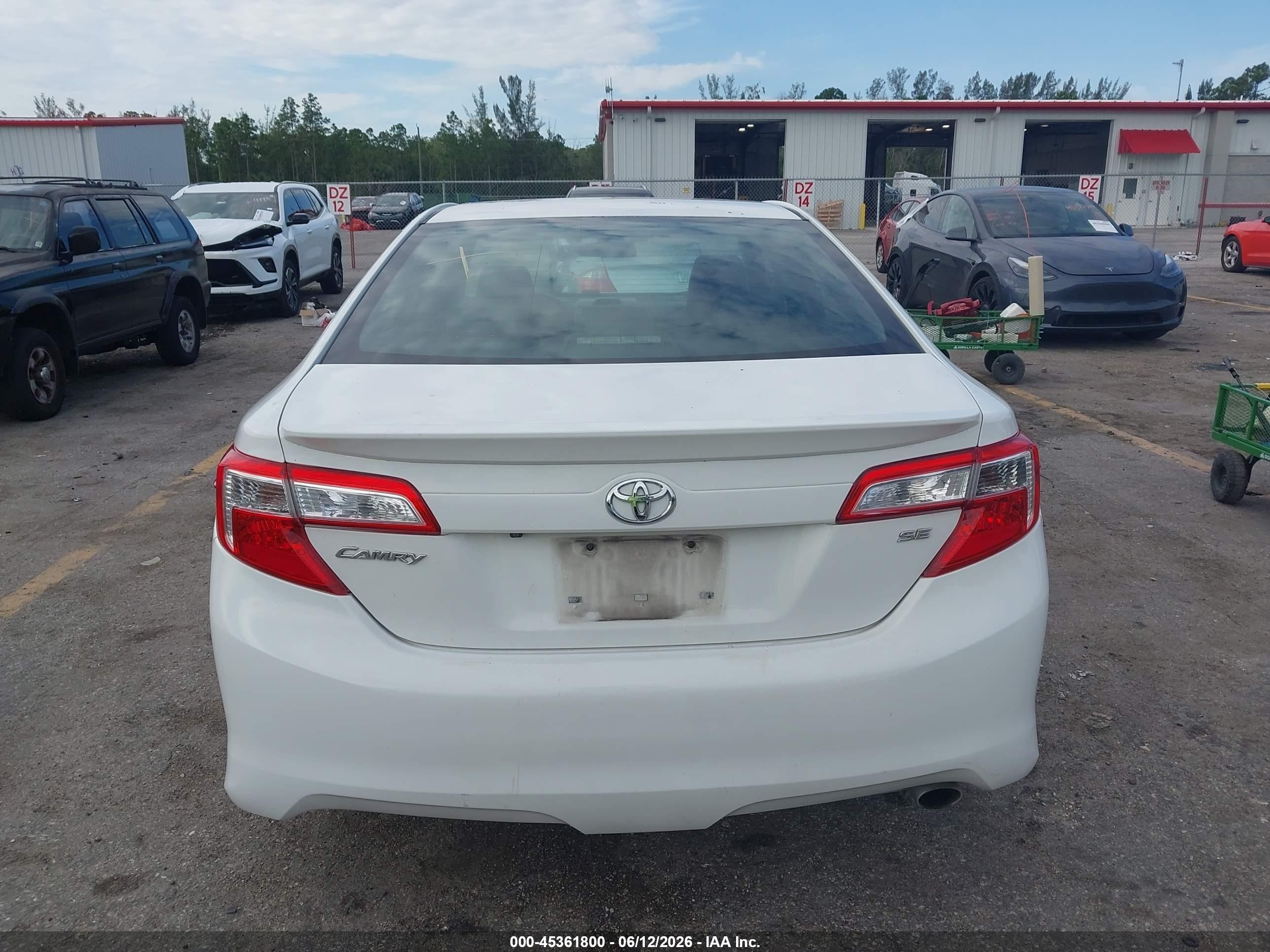 2014 Toyota Camry Se White vin: 4T1BF1FK9EU806291