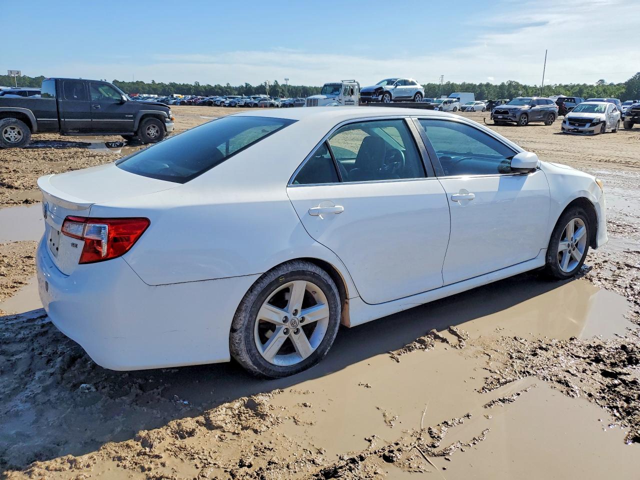 2014 Toyota Camry Se White vin: 4T1BF1FK9EU820112