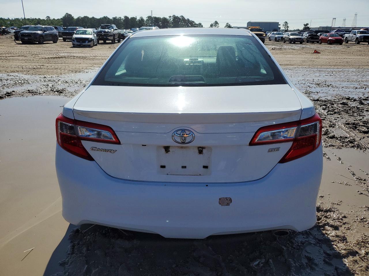 2014 Toyota Camry Se White vin: 4T1BF1FK9EU820112