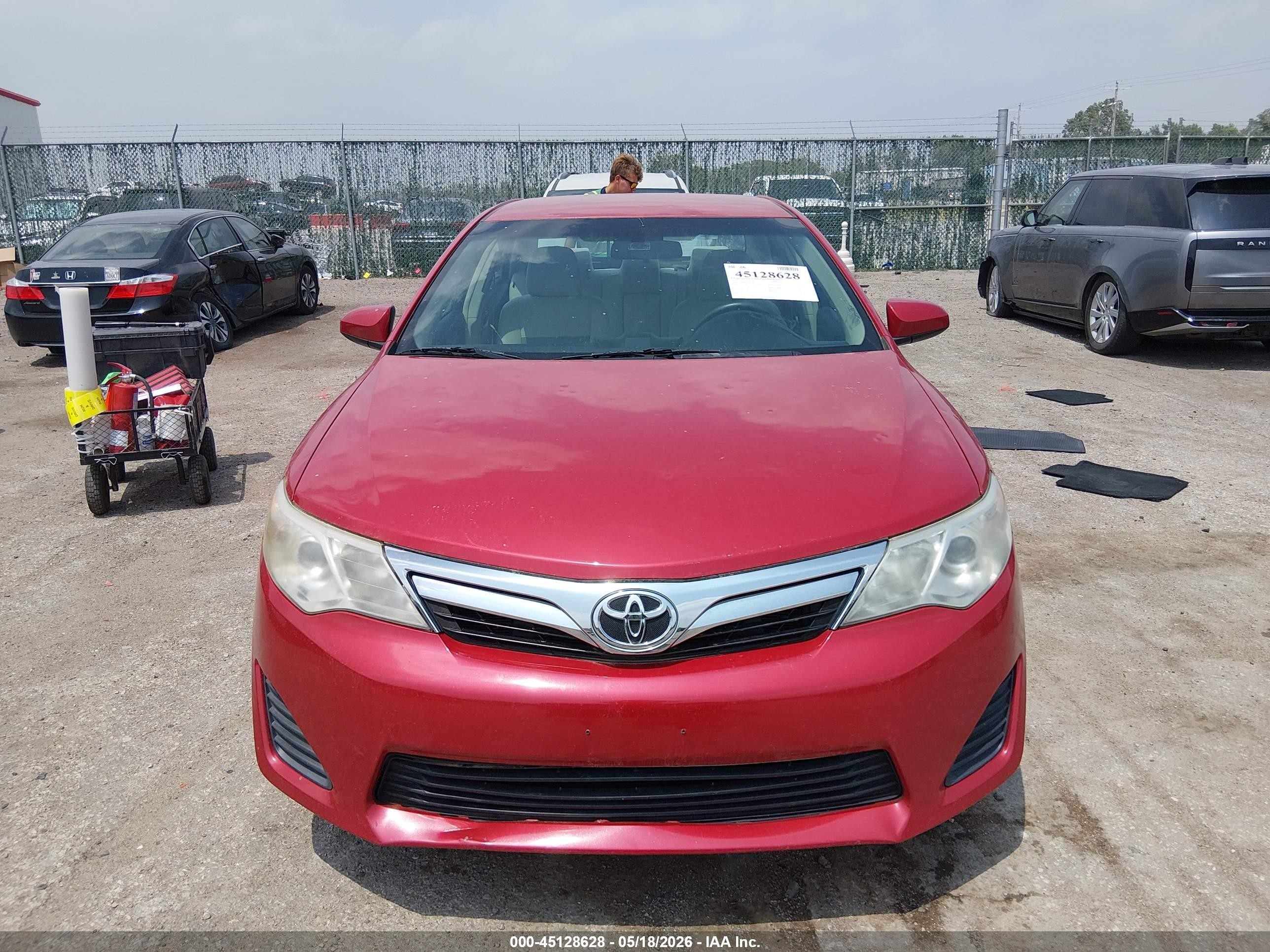 2014 Toyota Camry Le Red vin: 4T1BF1FK9EU827464
