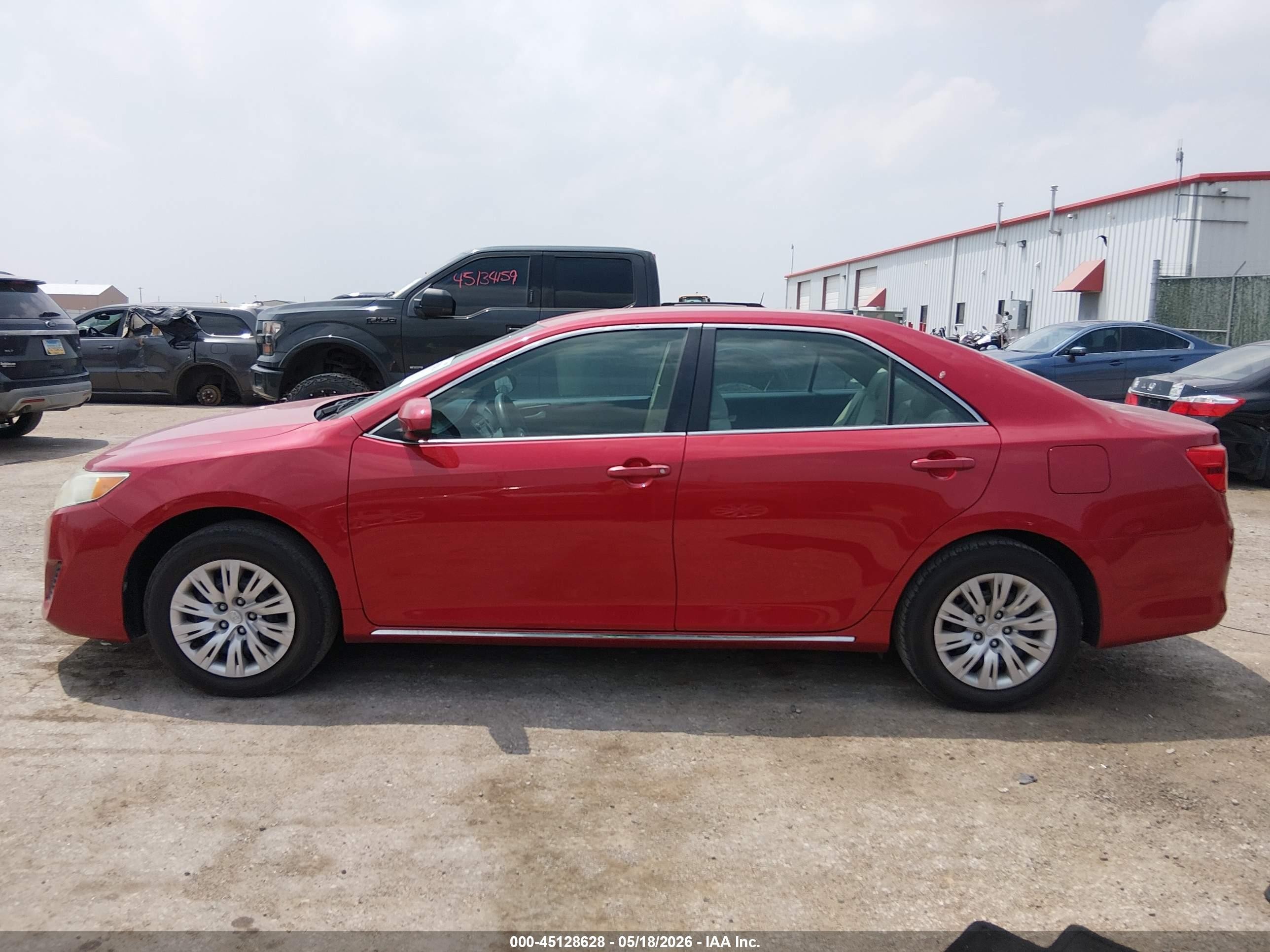 2014 Toyota Camry Le Red vin: 4T1BF1FK9EU827464