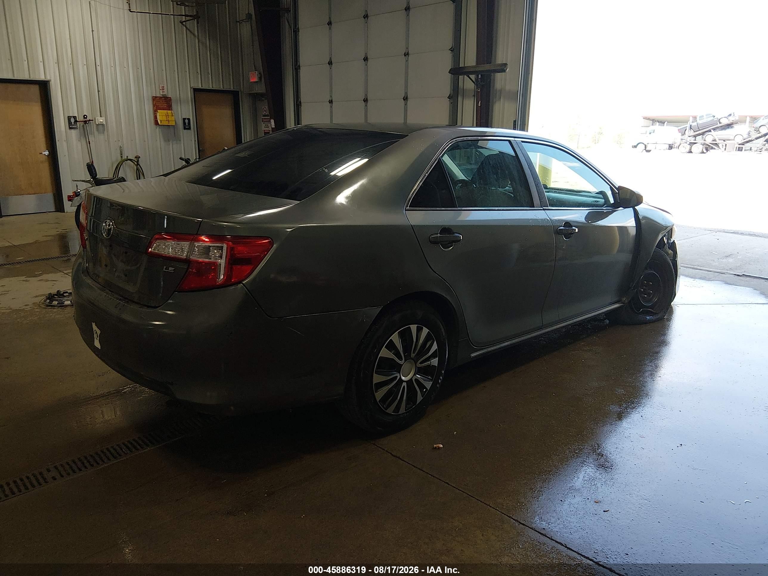 2014 Toyota Camry Le Silver vin: 4T1BF1FK9EU833085