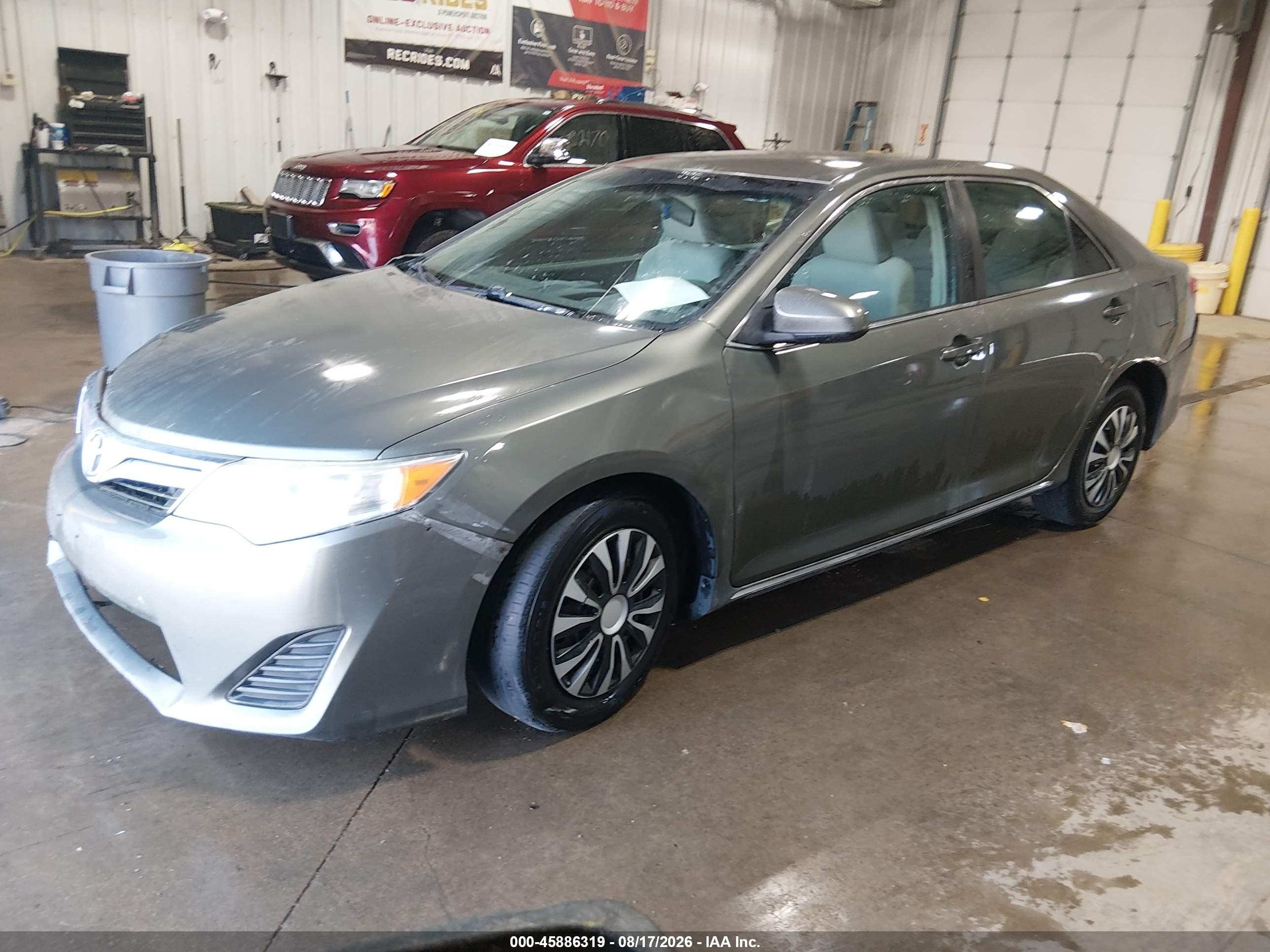 2014 Toyota Camry Le Silver vin: 4T1BF1FK9EU833085