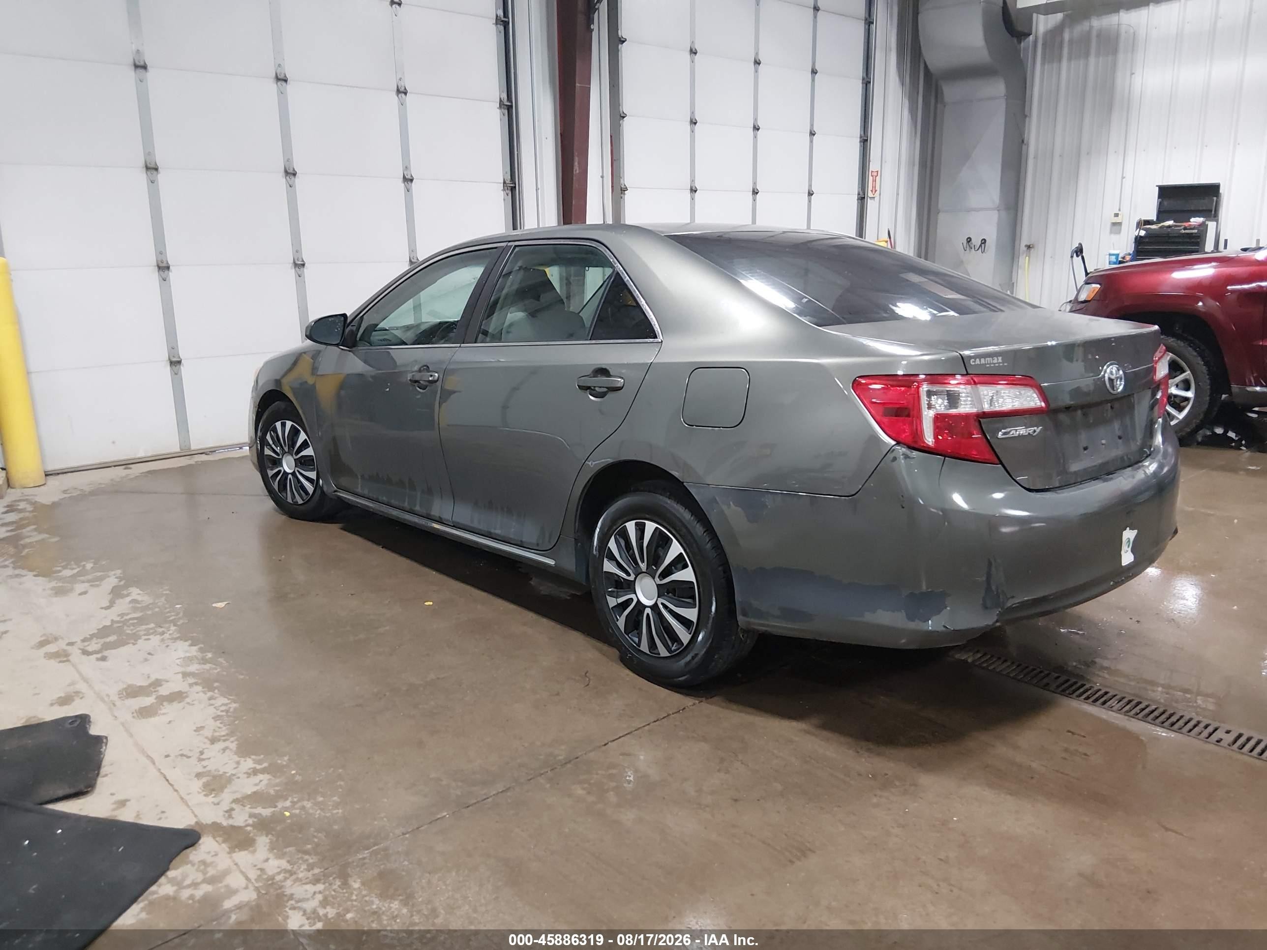 2014 Toyota Camry Le Silver vin: 4T1BF1FK9EU833085