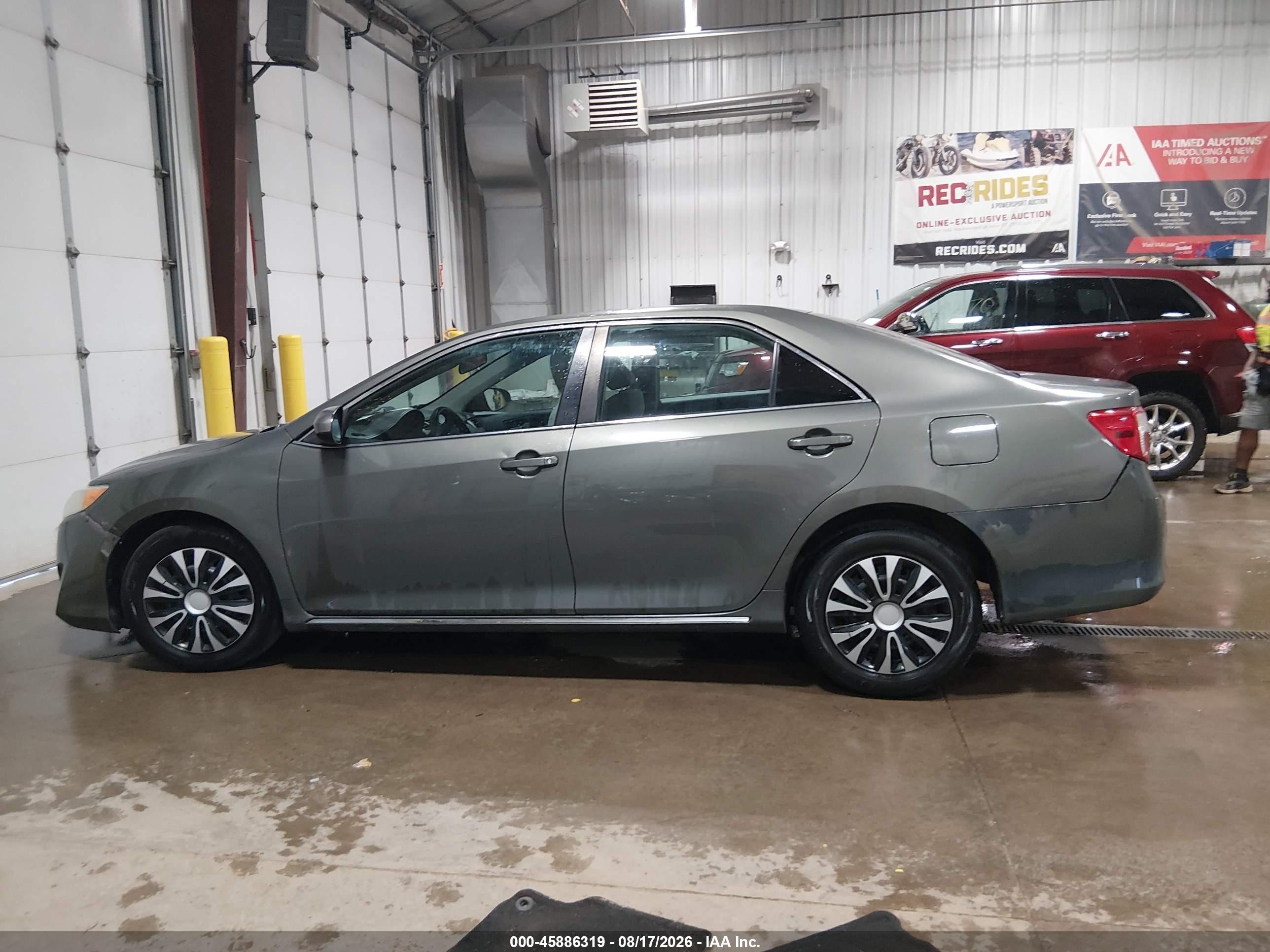 2014 Toyota Camry Le Silver vin: 4T1BF1FK9EU833085