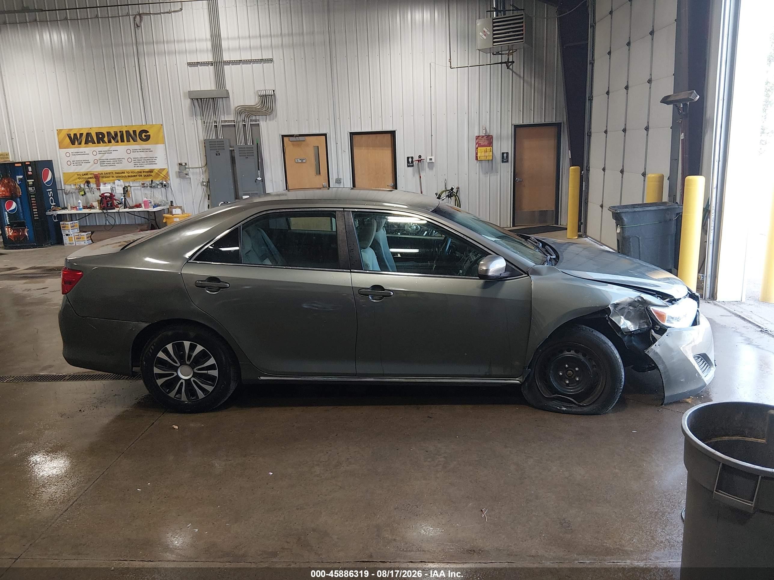 2014 Toyota Camry Le Silver vin: 4T1BF1FK9EU833085