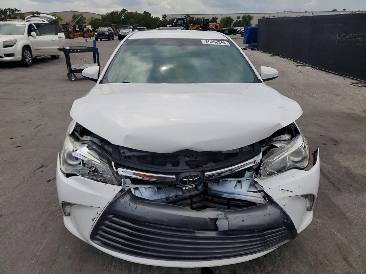 2015 Toyota Camry Le White vin: 4T1BF1FK9FU008858
