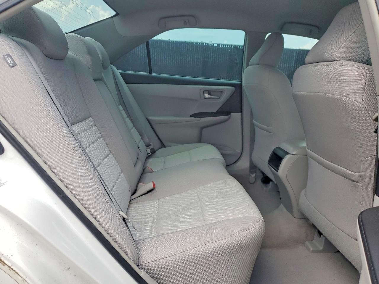 2015 Toyota Camry Le White vin: 4T1BF1FK9FU008858
