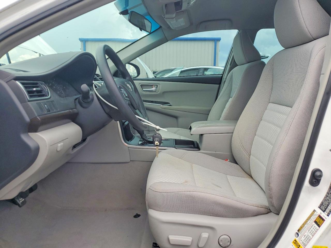 2015 Toyota Camry Le White vin: 4T1BF1FK9FU008858