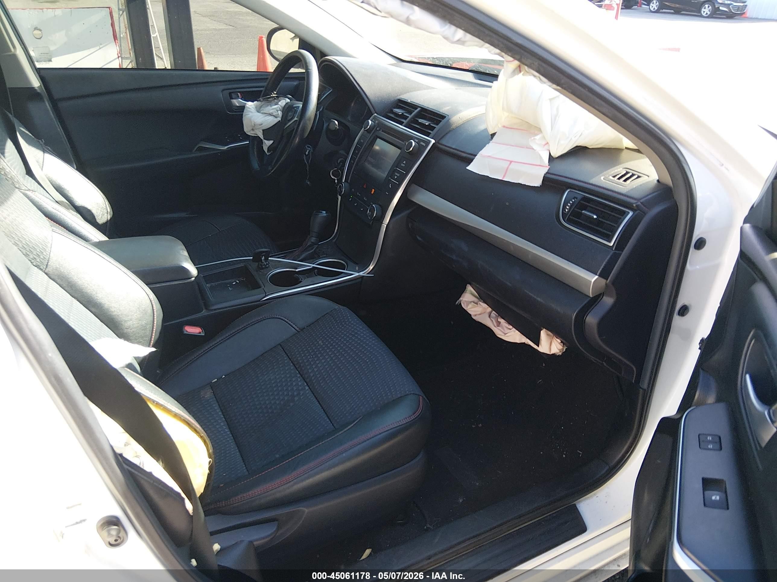 2015 Toyota Camry Se White vin: 4T1BF1FK9FU033811