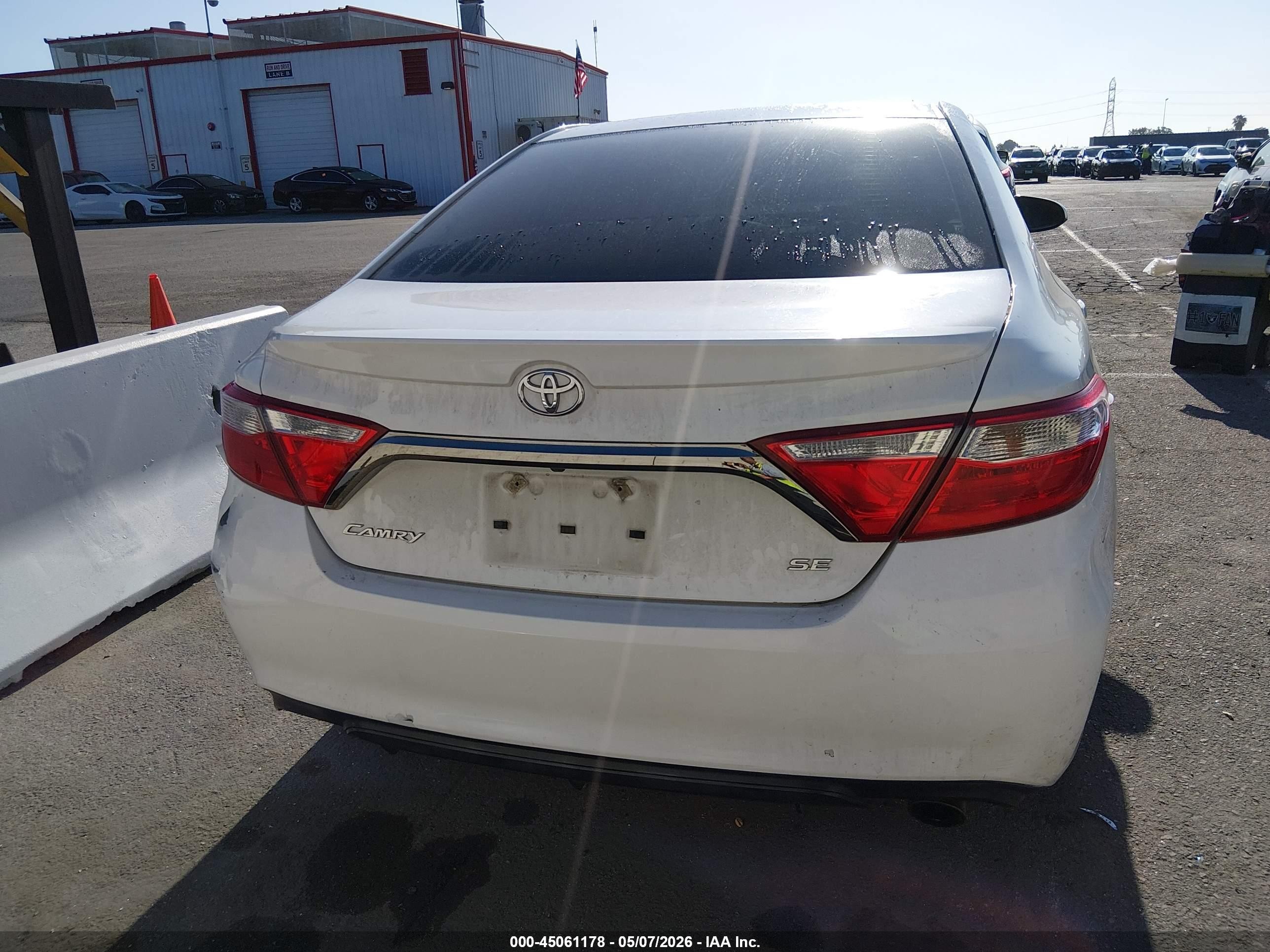 2015 Toyota Camry Se White vin: 4T1BF1FK9FU033811