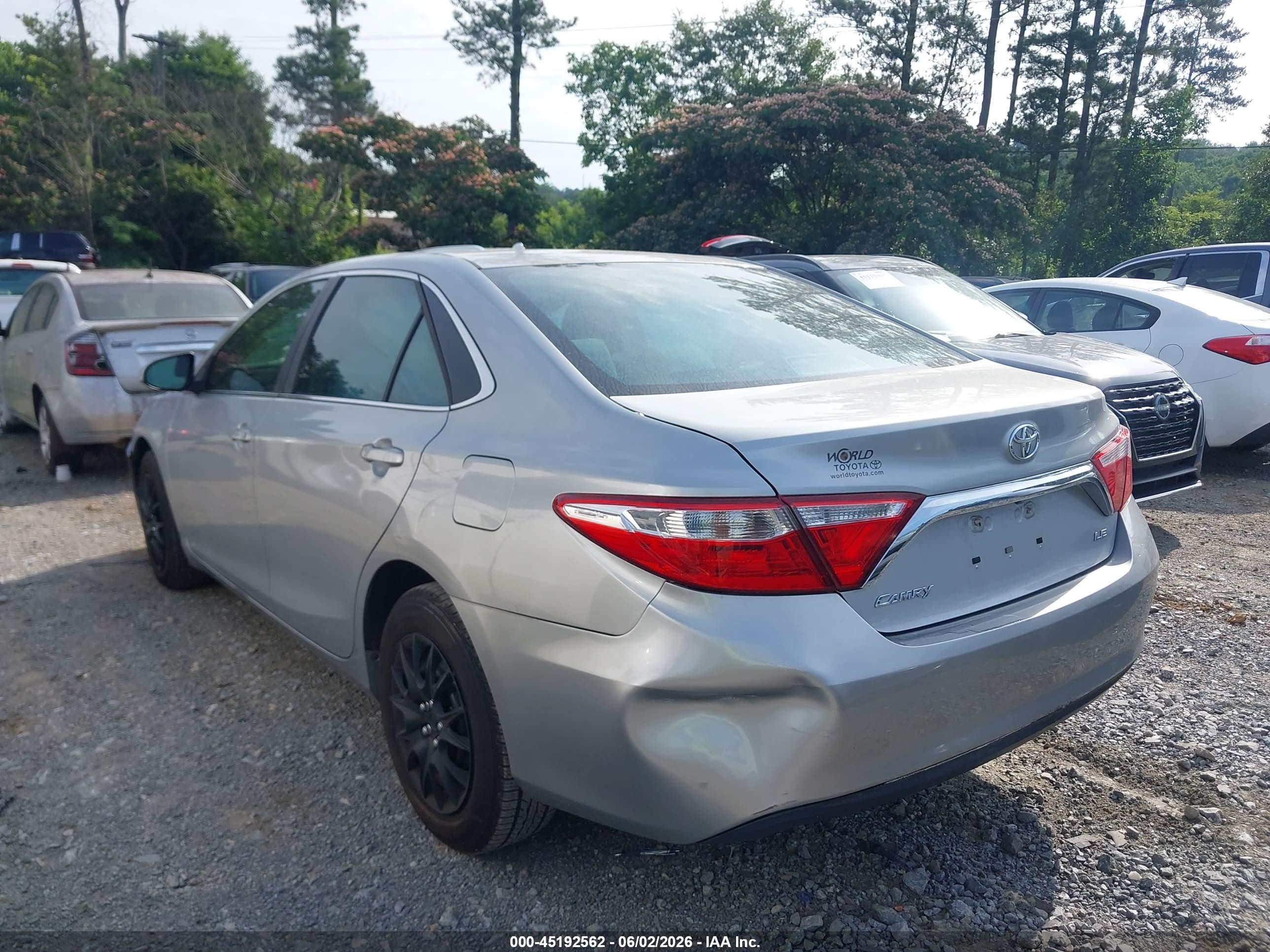 2015 Toyota Camry Le Серебряный vin: 4T1BF1FK9FU082166