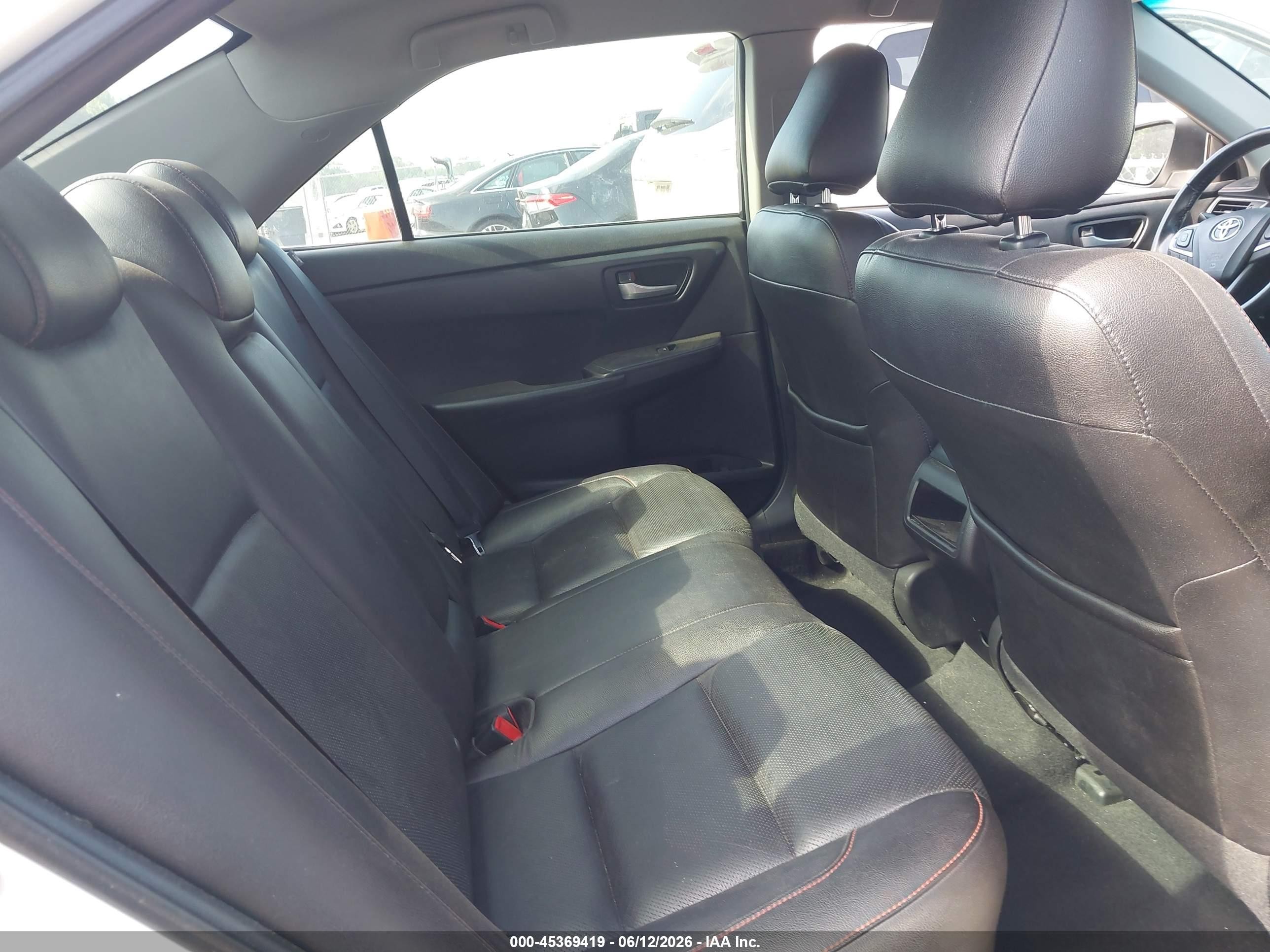2015 Toyota Camry Se White vin: 4T1BF1FK9FU085522