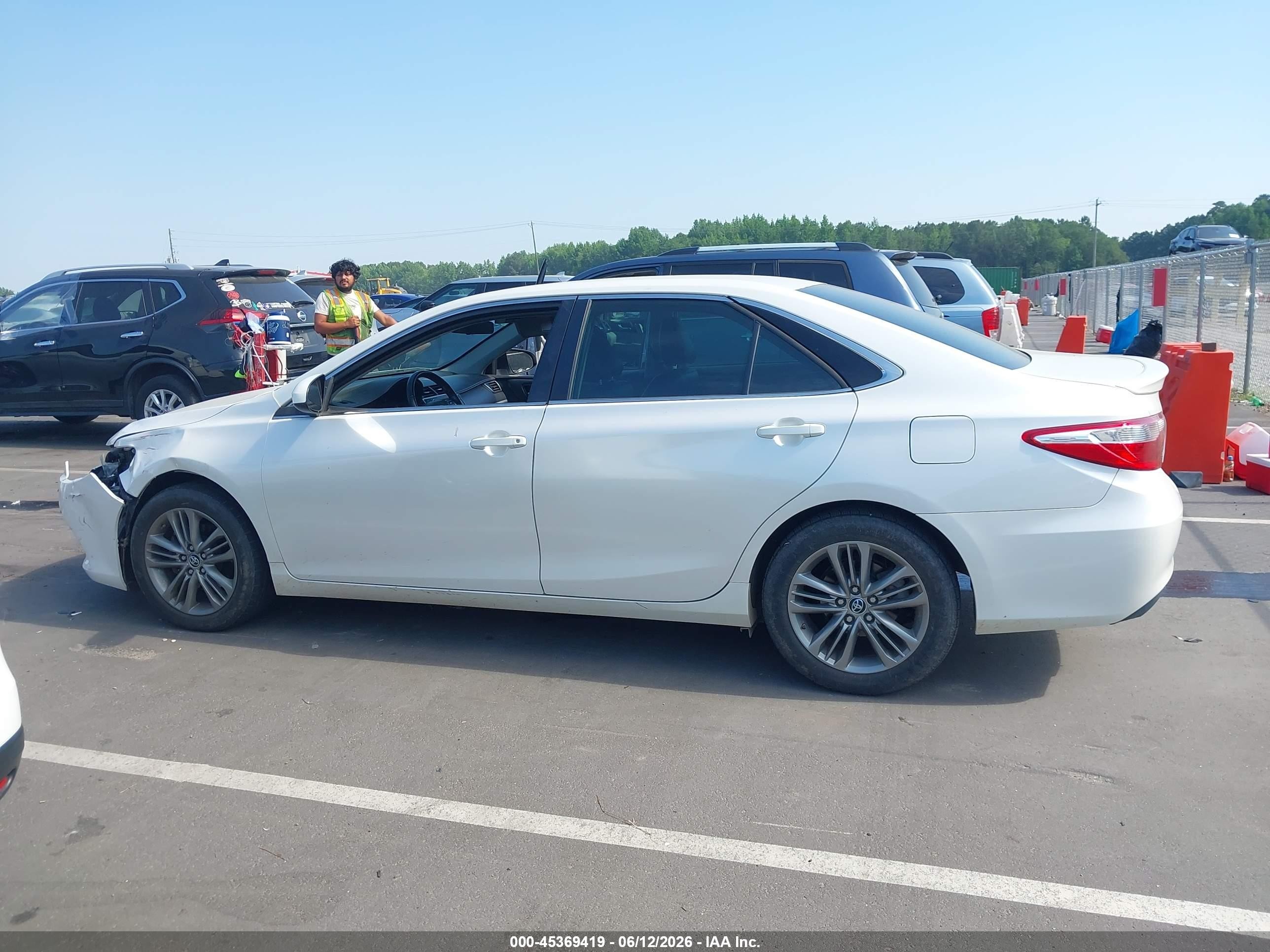 2015 Toyota Camry Se White vin: 4T1BF1FK9FU085522