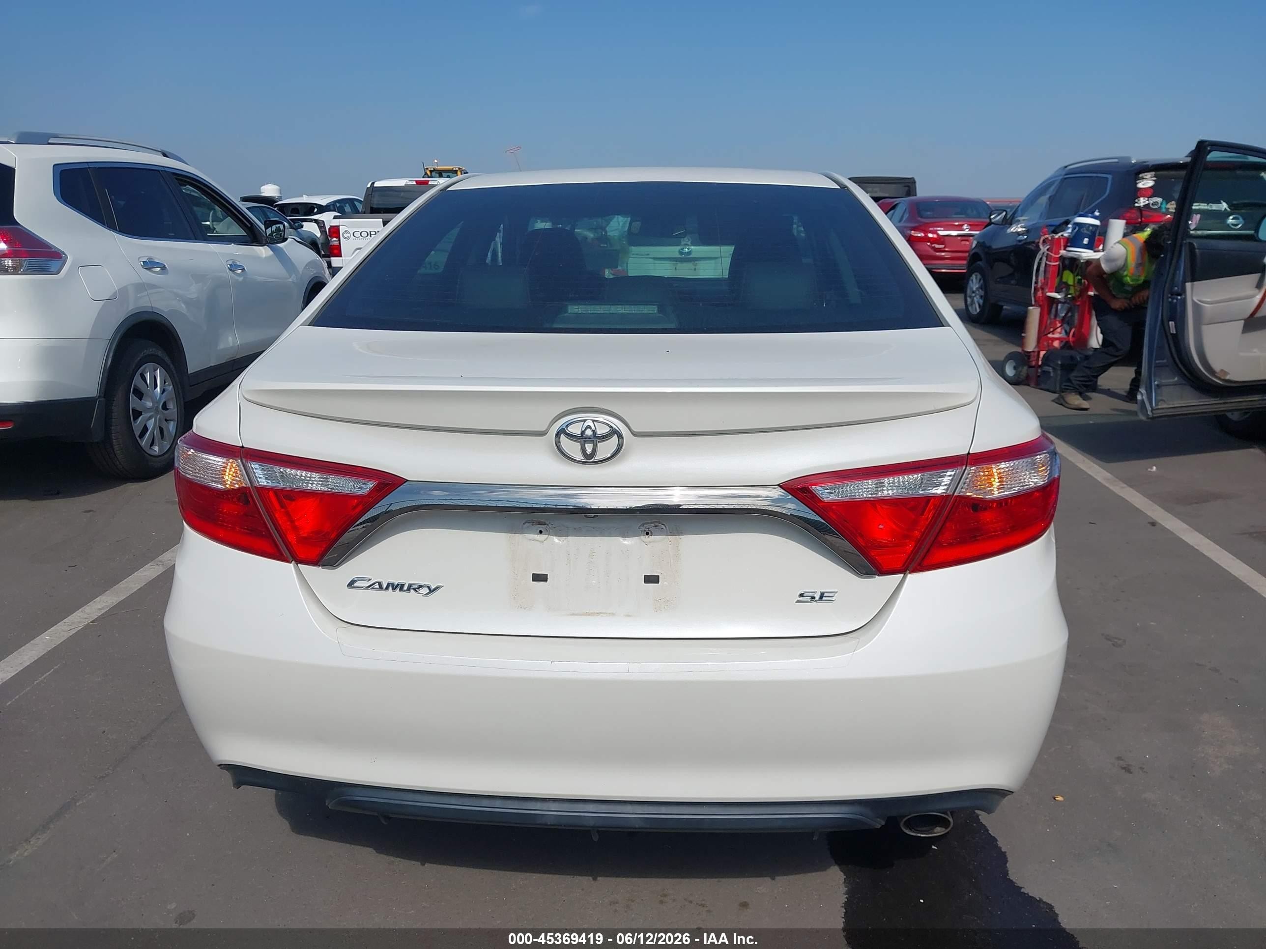2015 Toyota Camry Se White vin: 4T1BF1FK9FU085522