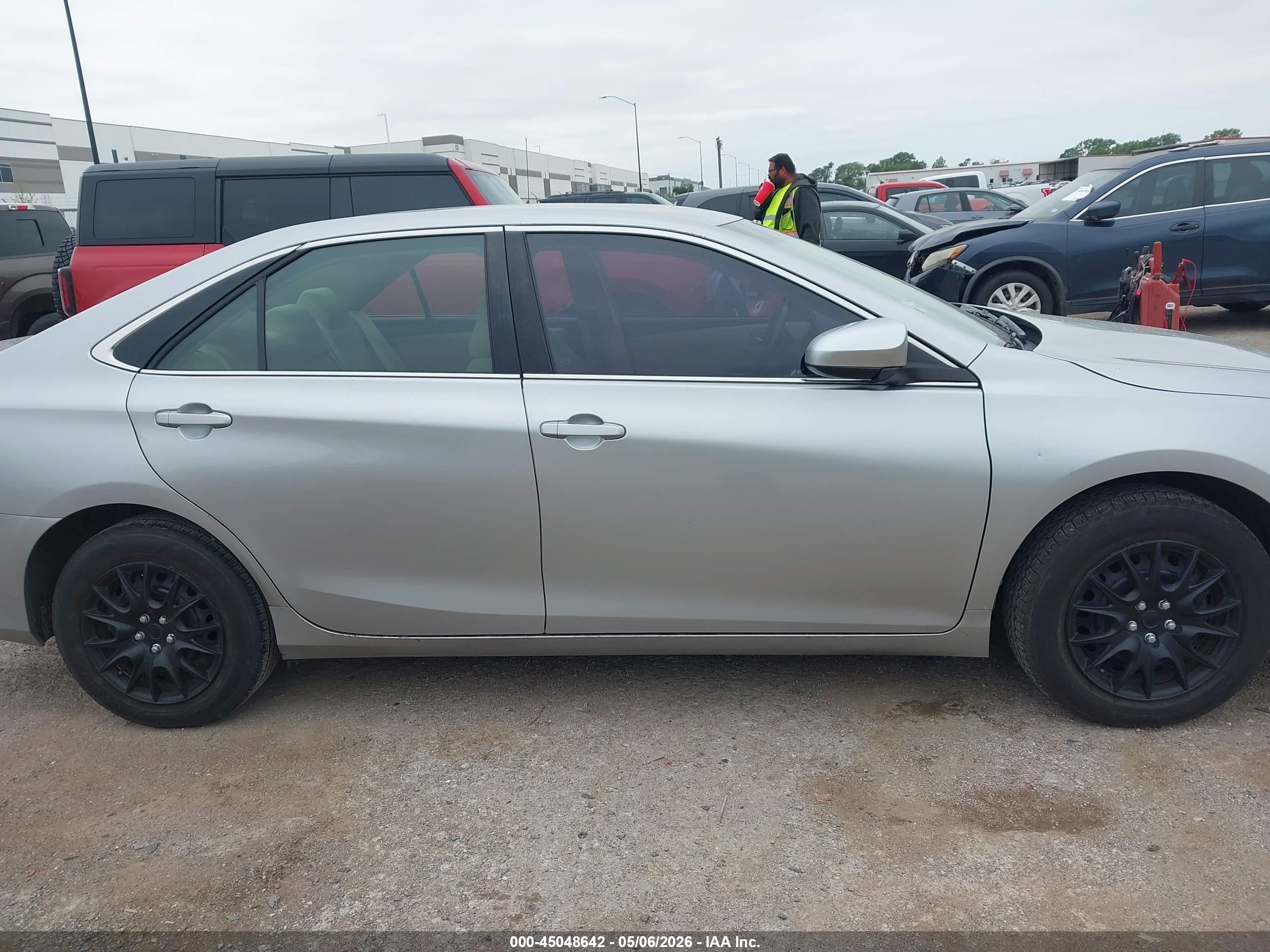 2015 Toyota Camry Le Серый vin: 4T1BF1FK9FU100326