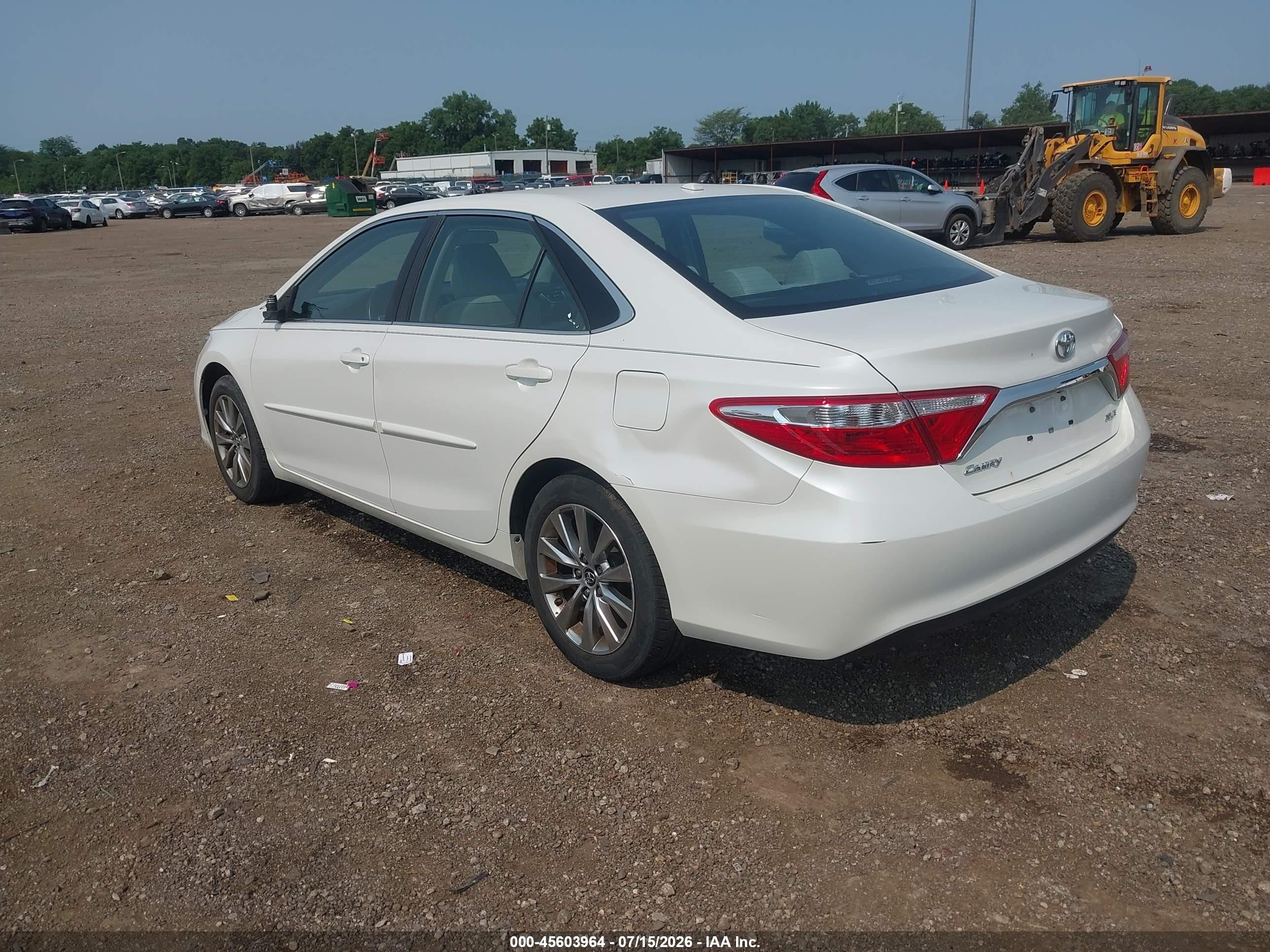 2015 Toyota Camry Xle White vin: 4T1BF1FK9FU101461